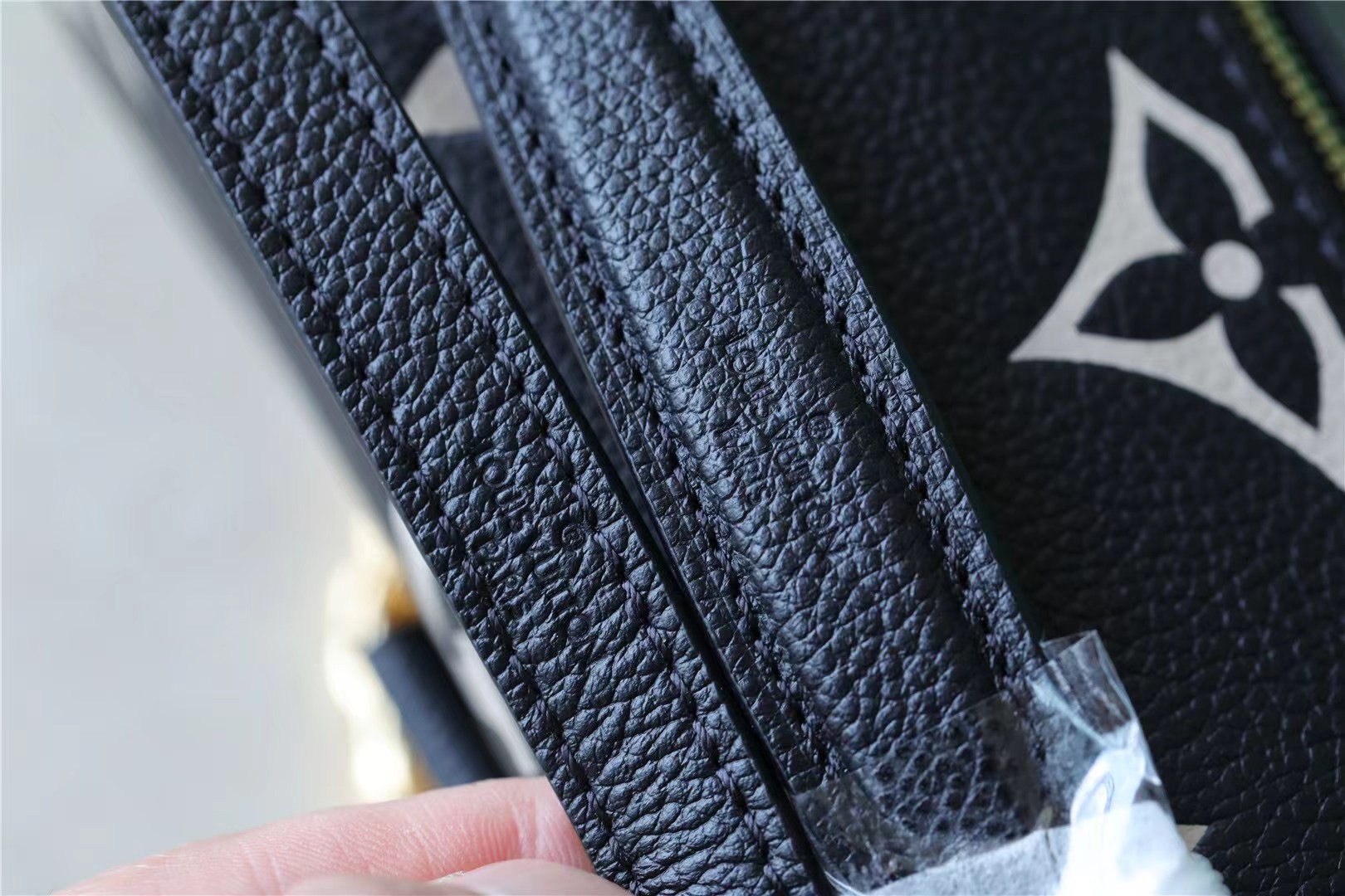 1V Pochette Metis East West 2023070103