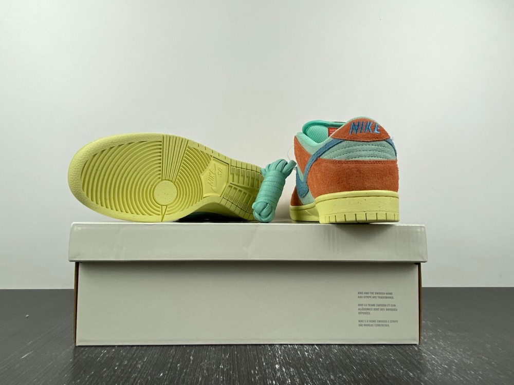 Nike SB Dunk Low Noise Aqua DV5429-800