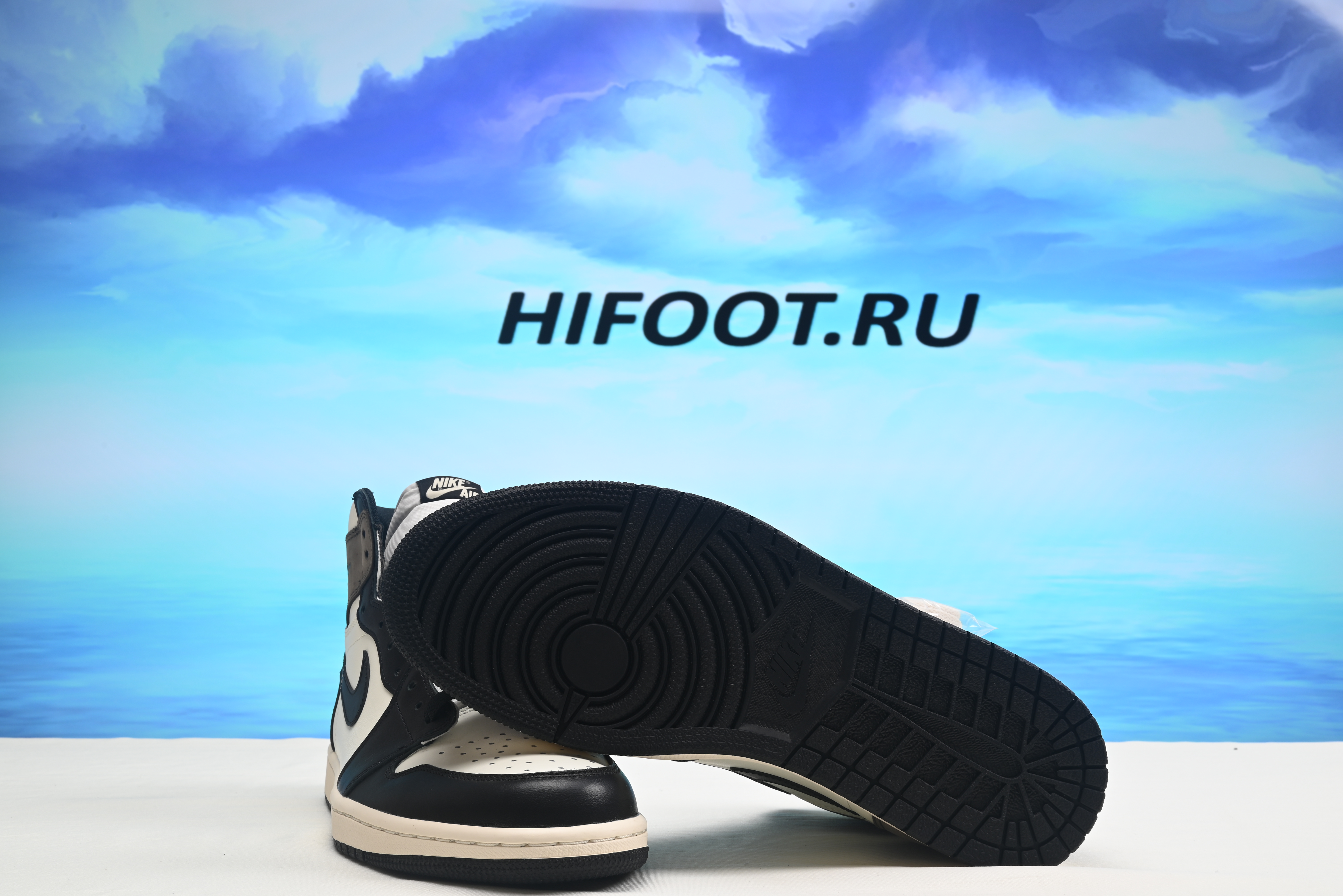 Air Jordan 1 Retro High Dark Mocha 555088-105