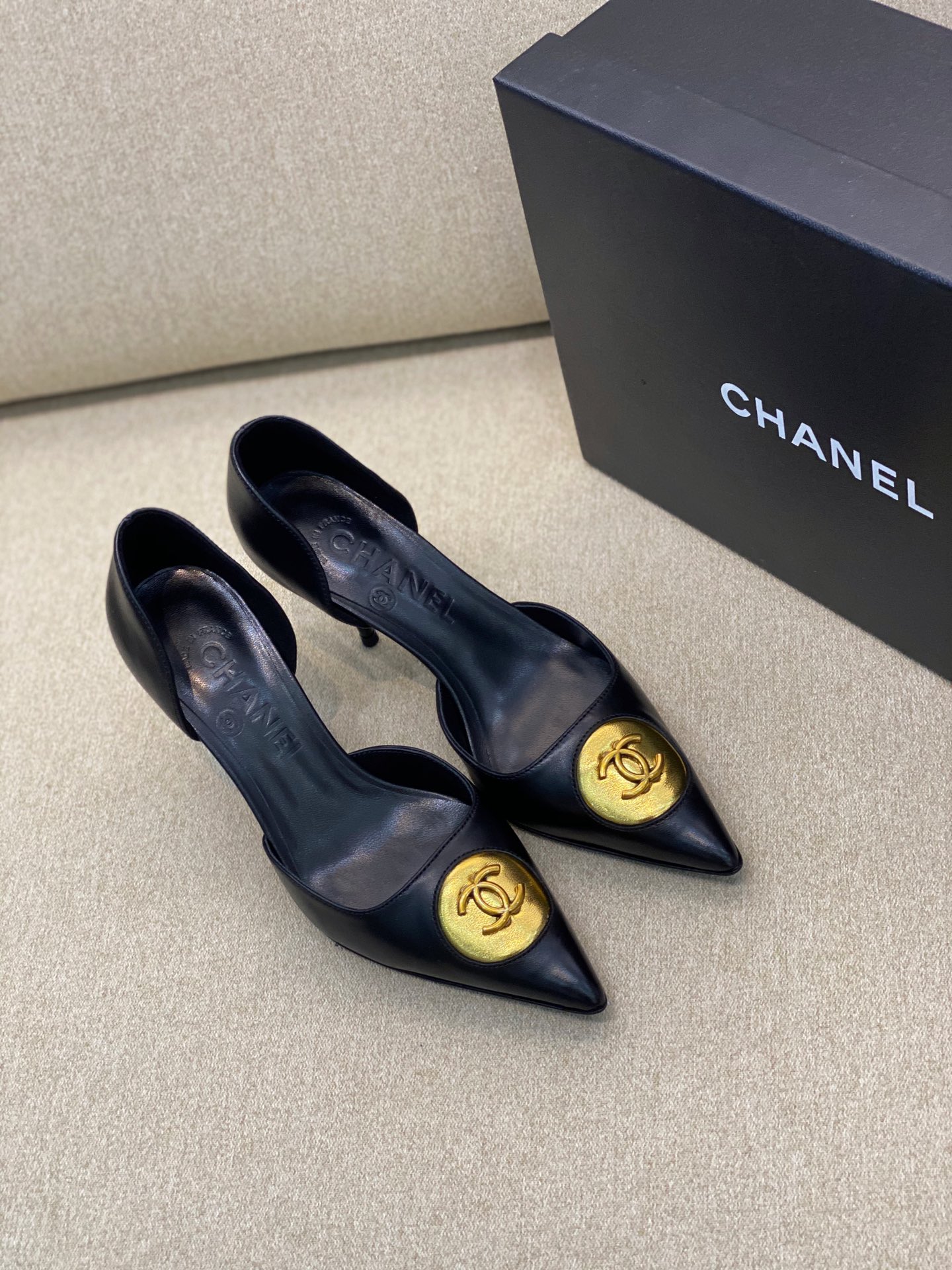 Ch*el heels 2023081901