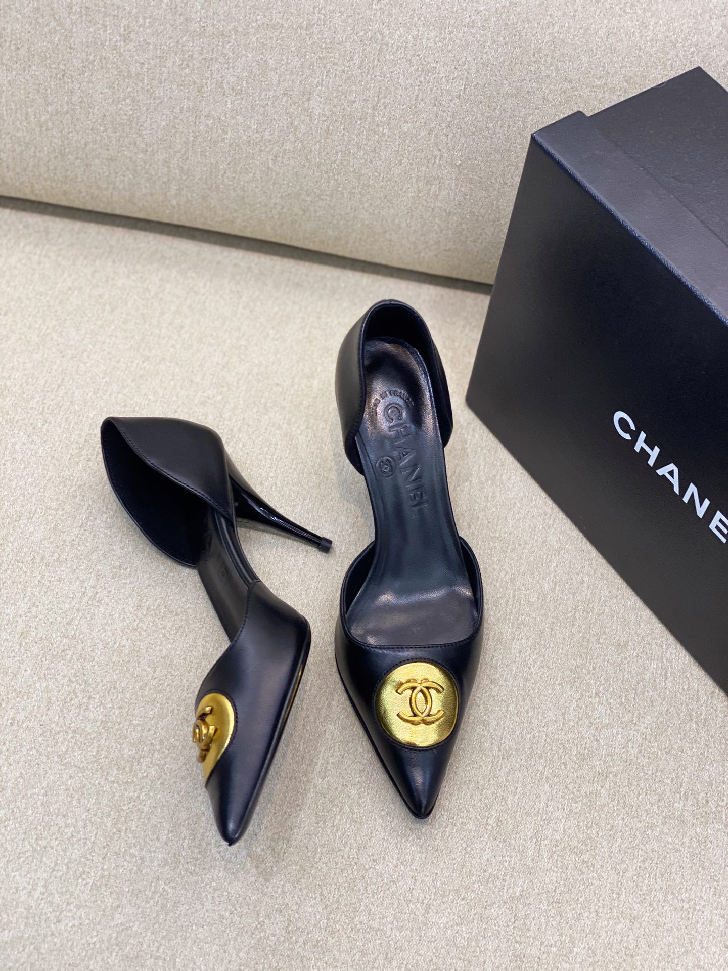 Ch*el heels 2023081901