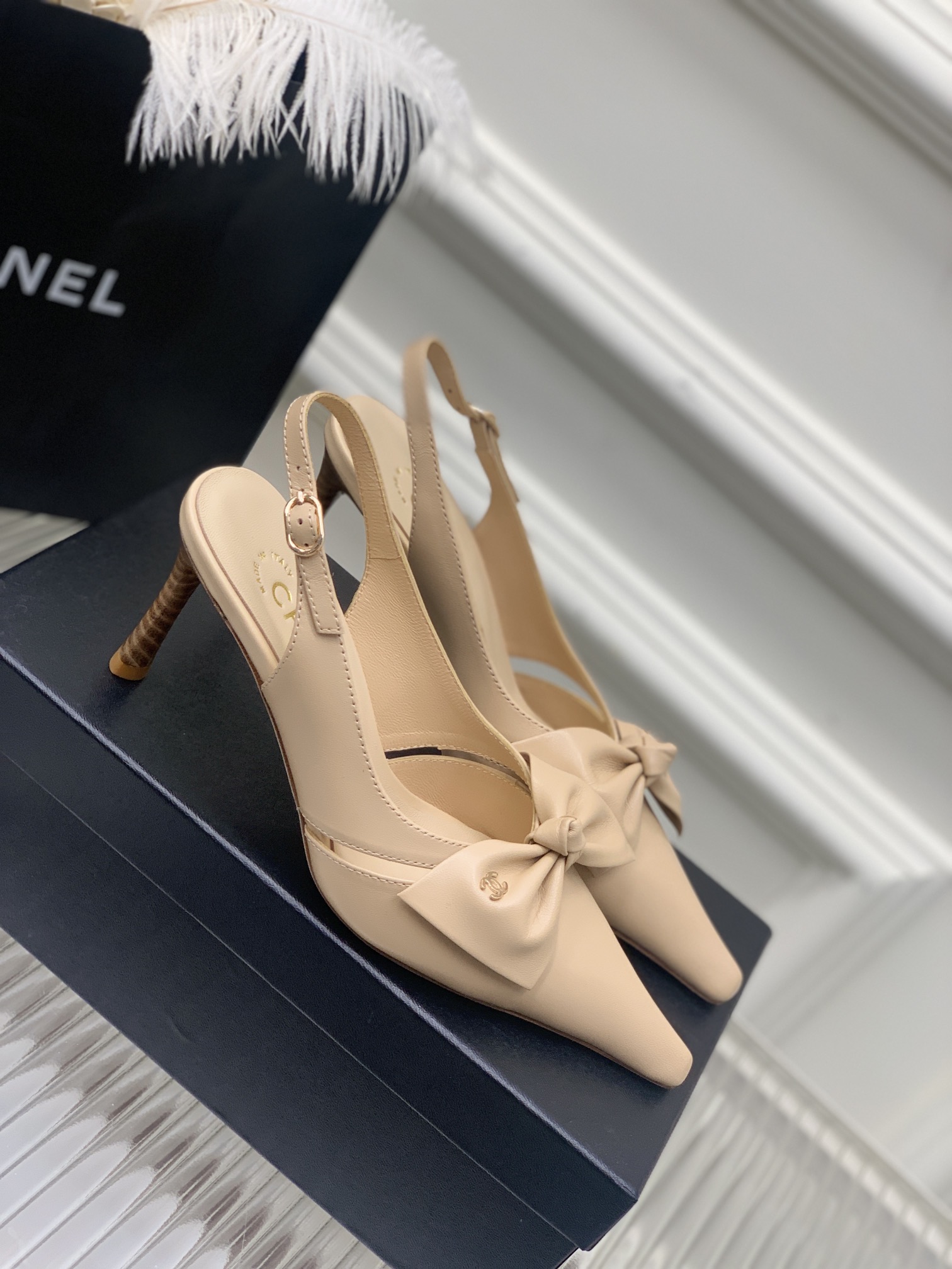 Ch*el heels 2023081902