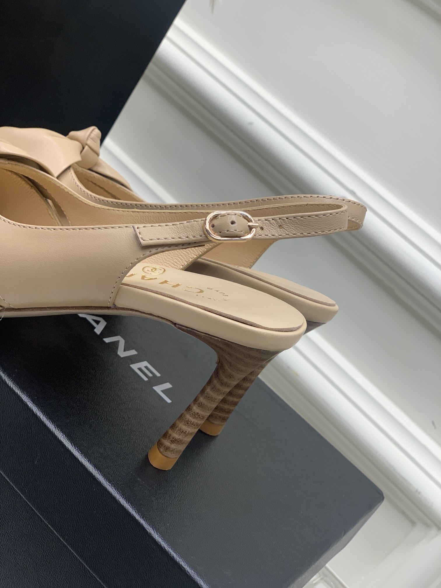 Ch*el heels 2023081902
