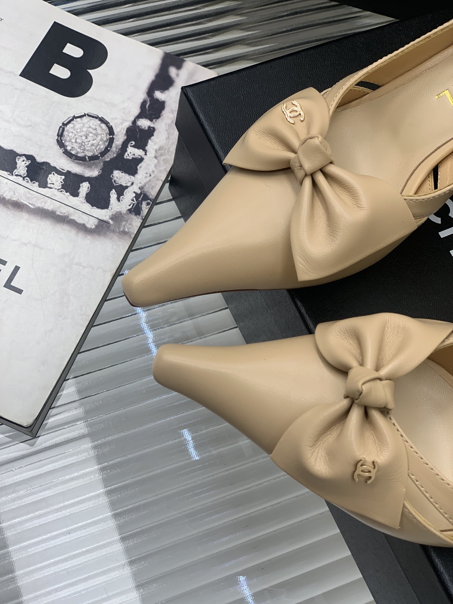 Ch*el heels 2023081902