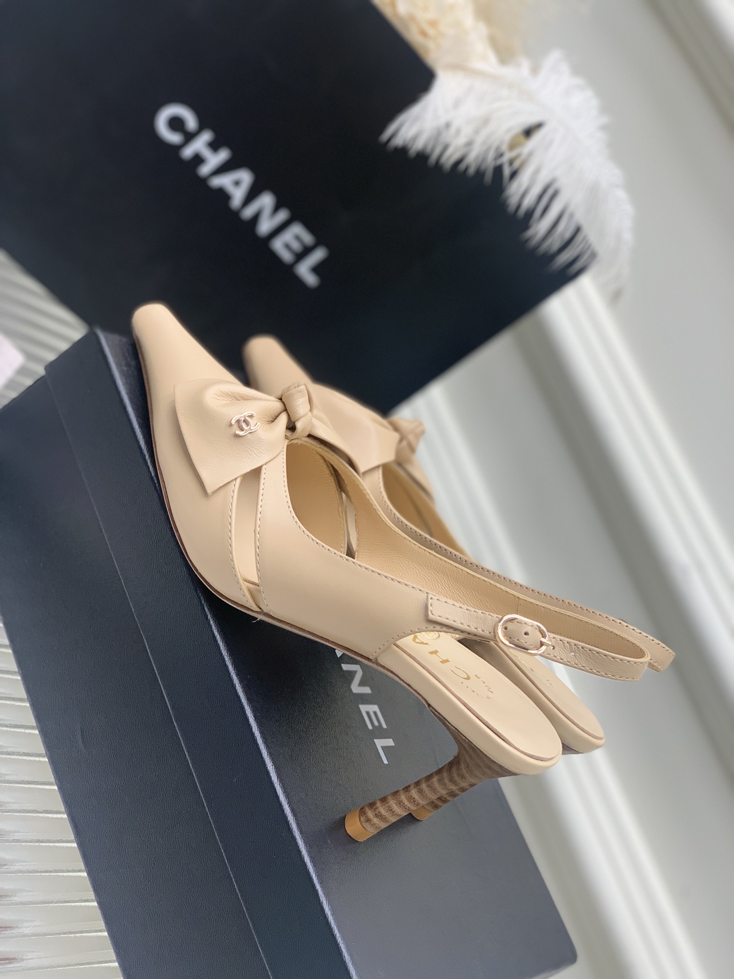 Ch*el heels 2023081902