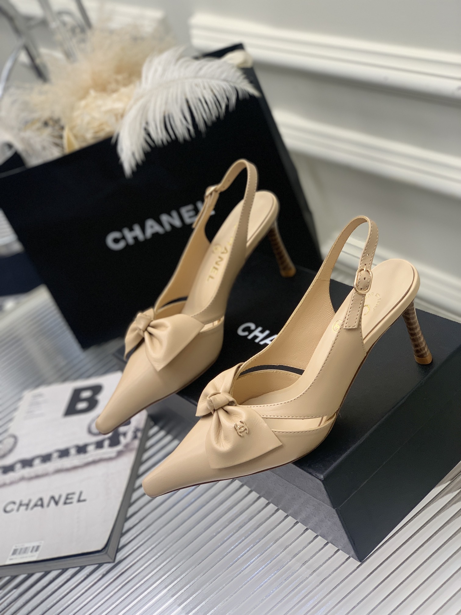 Ch*el heels 2023081902