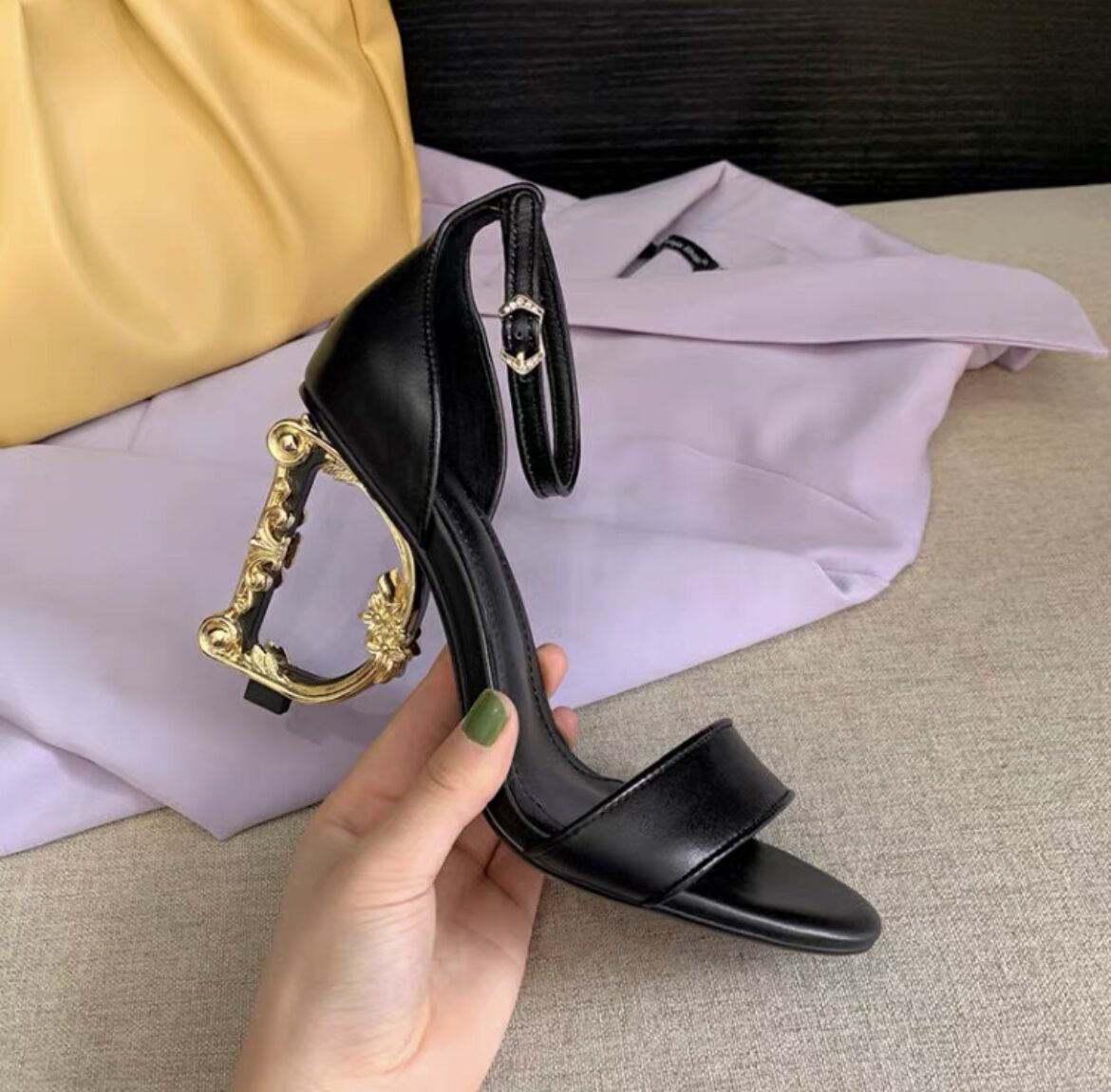 DG heels 2023082202