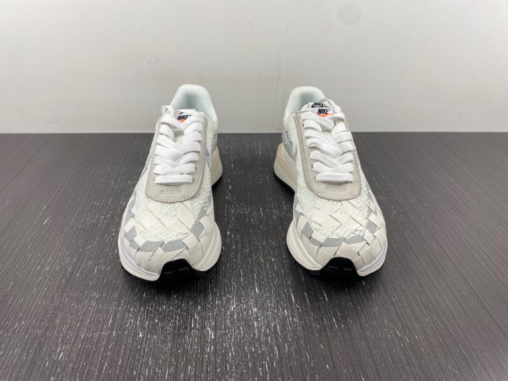 sacai x Nike Waffle Woven Green Gusto DR5209-100