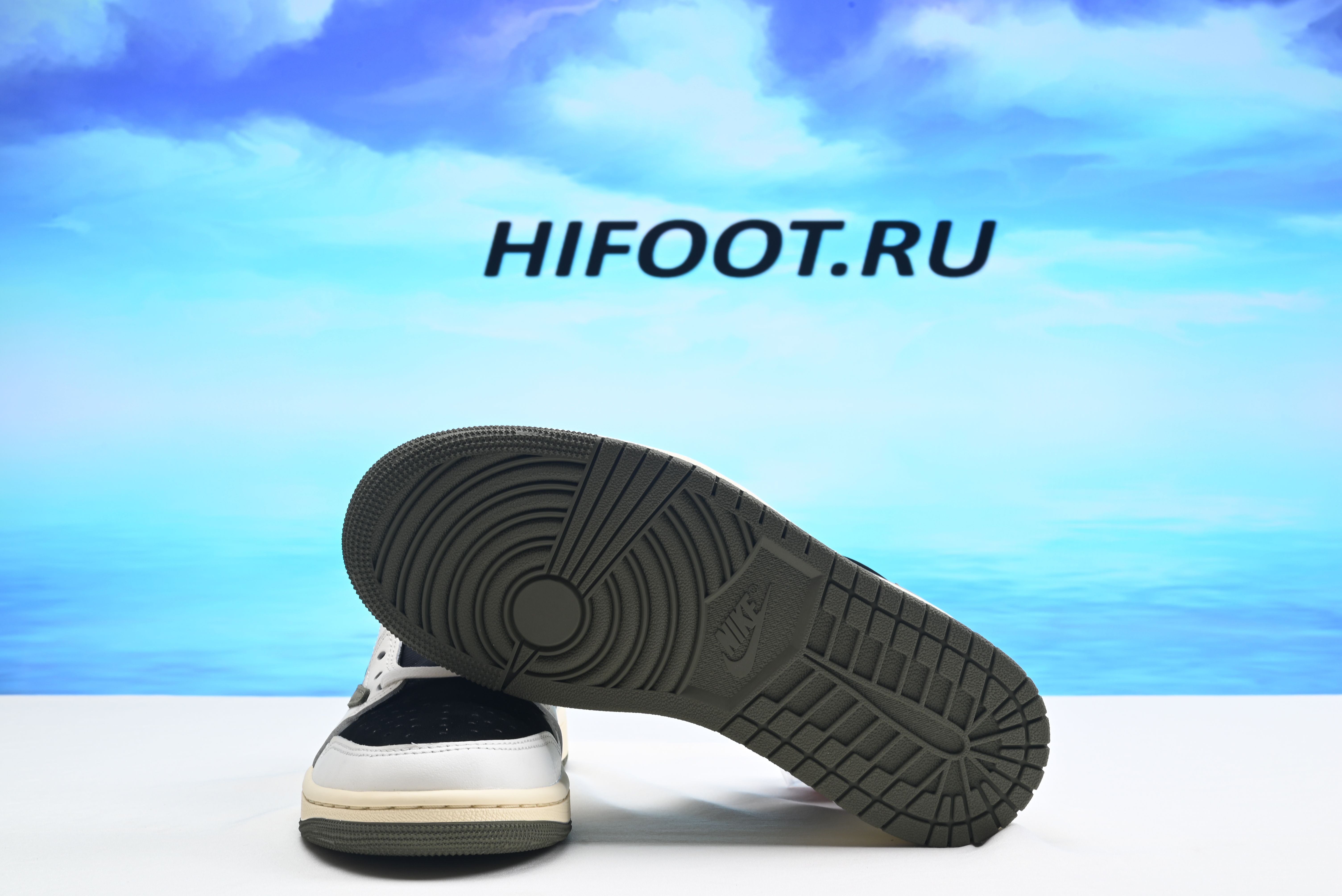 Travis Scott x Wmns Air Jordan 1 Retro Low OG Olive DZ4137-106