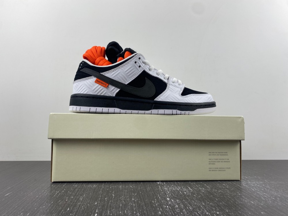 Nike TIGHTBOOTH x Dunk Low SB FD2629-100