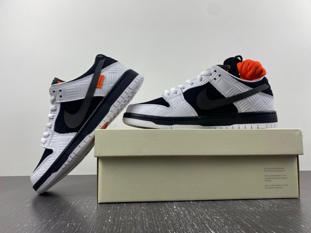 Nike TIGHTBOOTH x Dunk Low SB FD2629-100