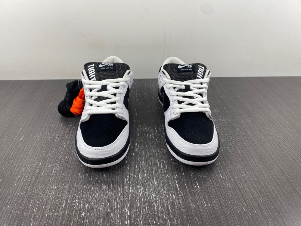 Nike TIGHTBOOTH x Dunk Low SB FD2629-100