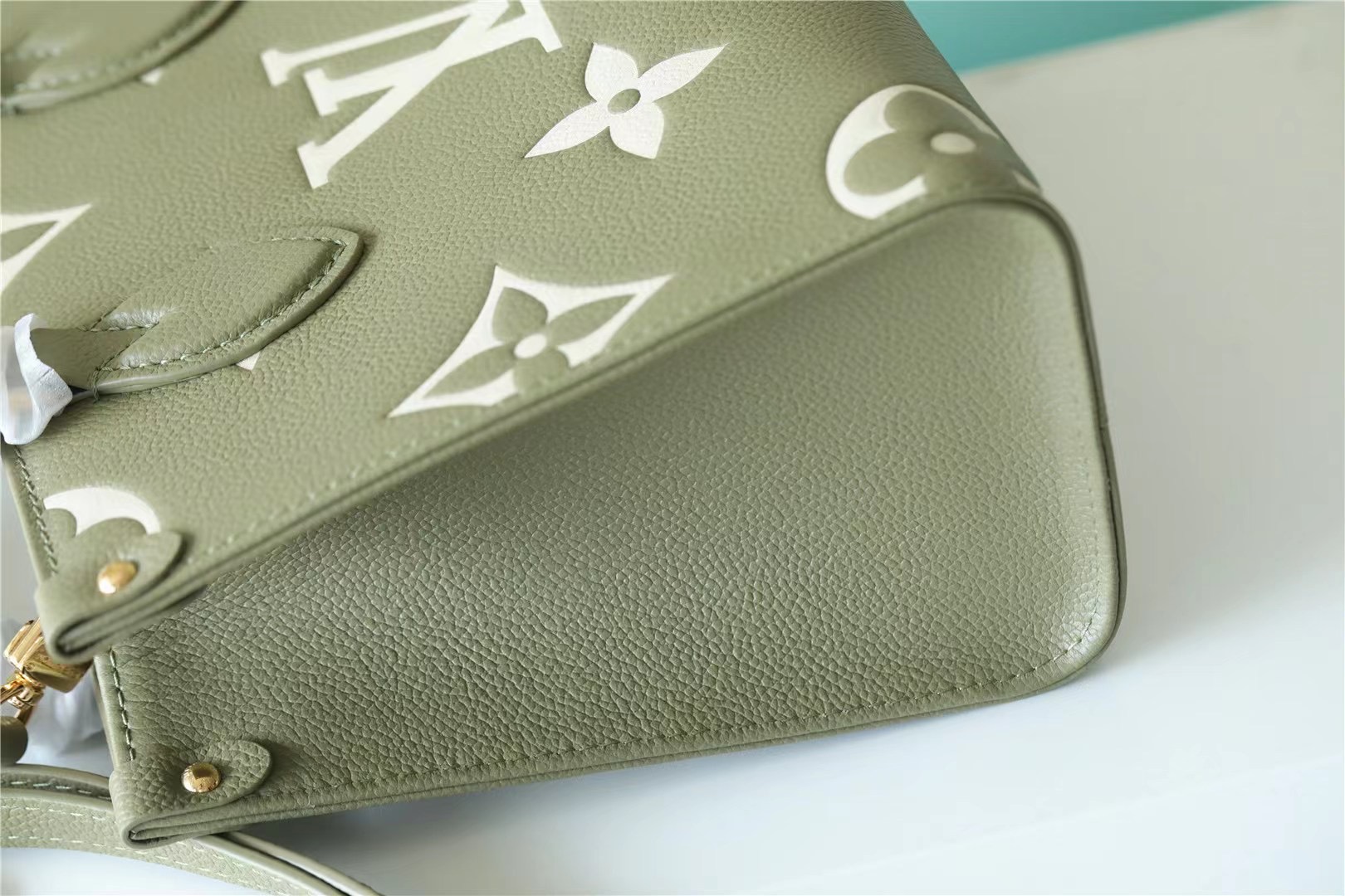1V onthego PM Bag 25*19*11.5CM 2023082301