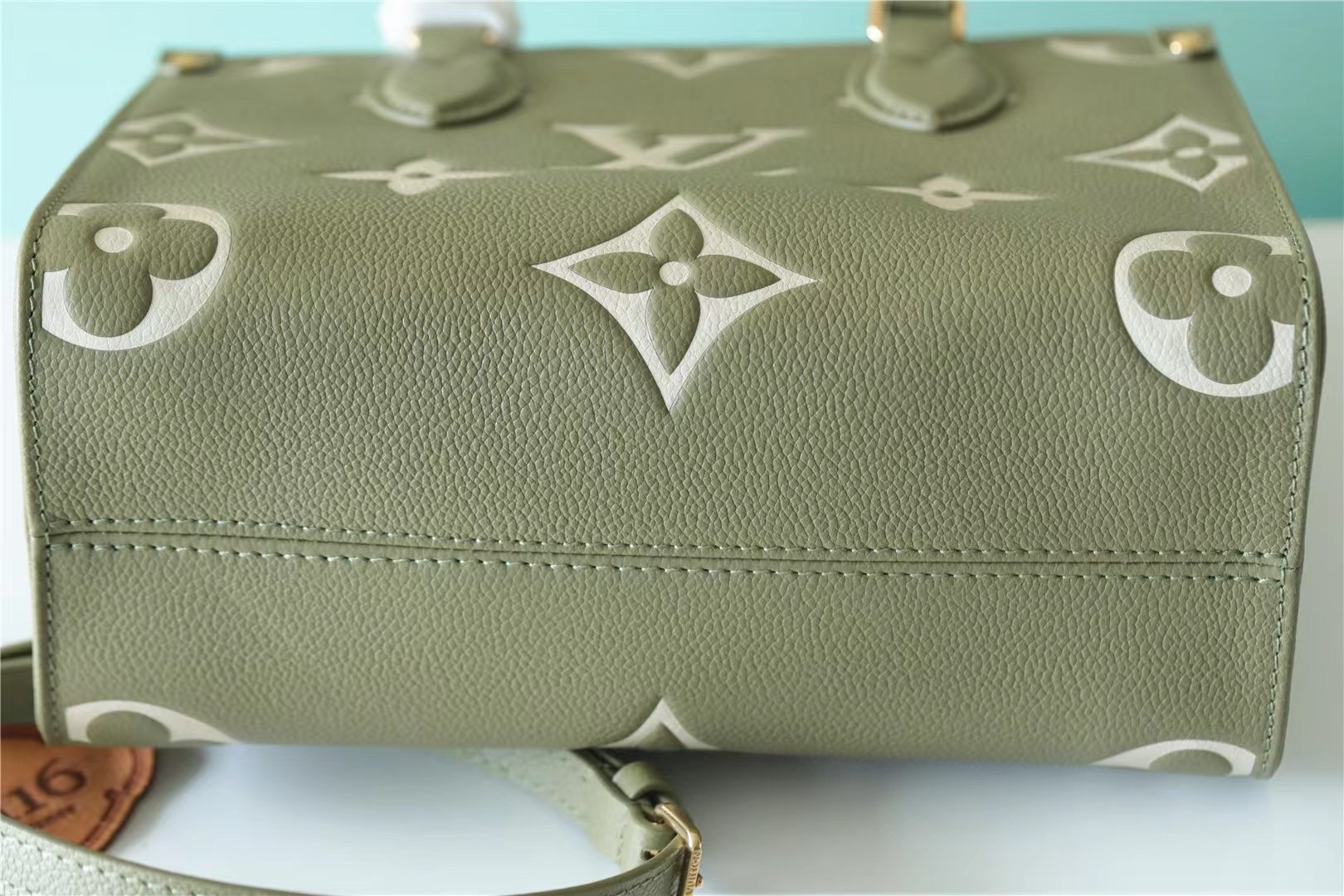 1V onthego PM Bag 25*19*11.5CM 2023082301