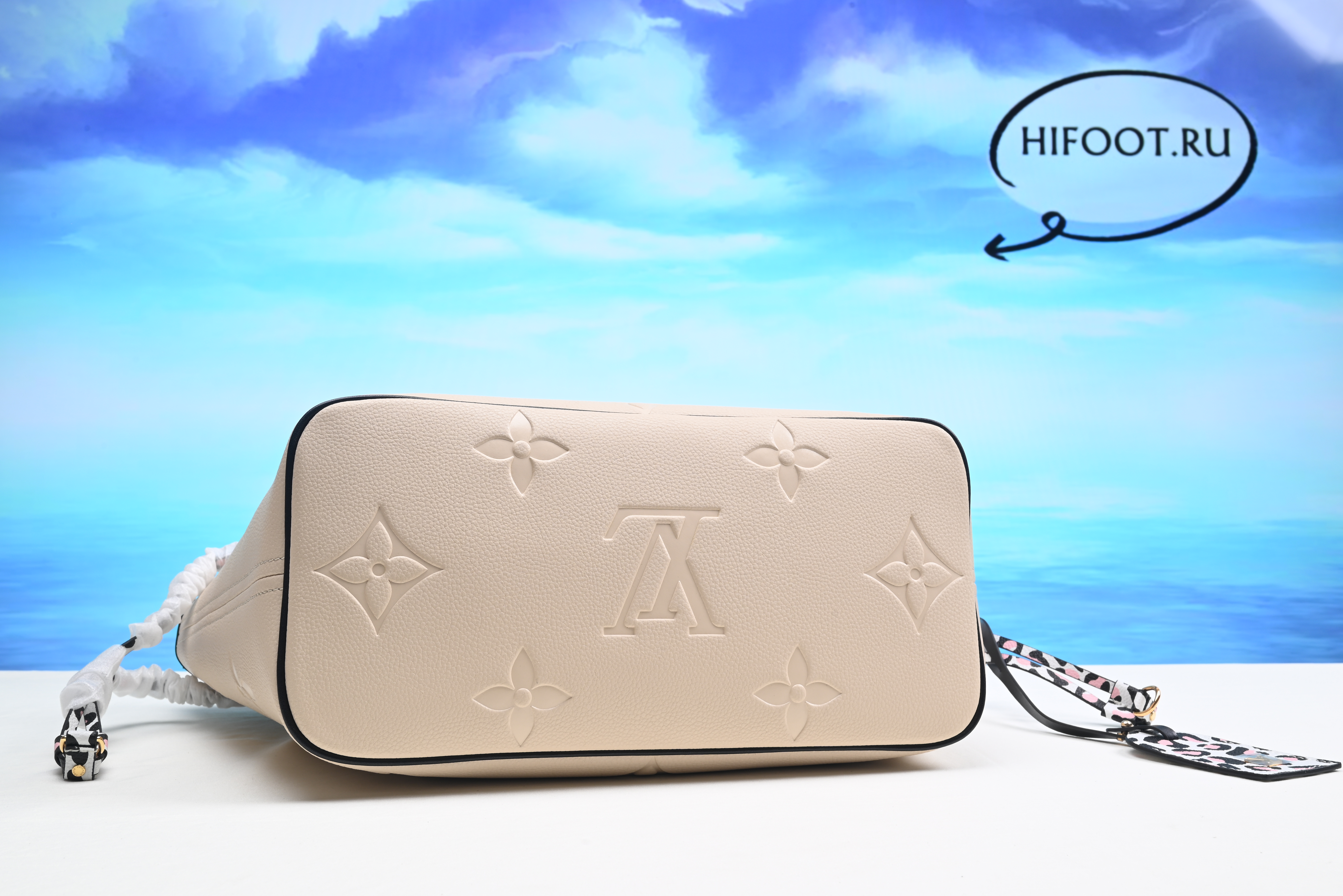 LV Neverfull Tote MM Ivory Leather