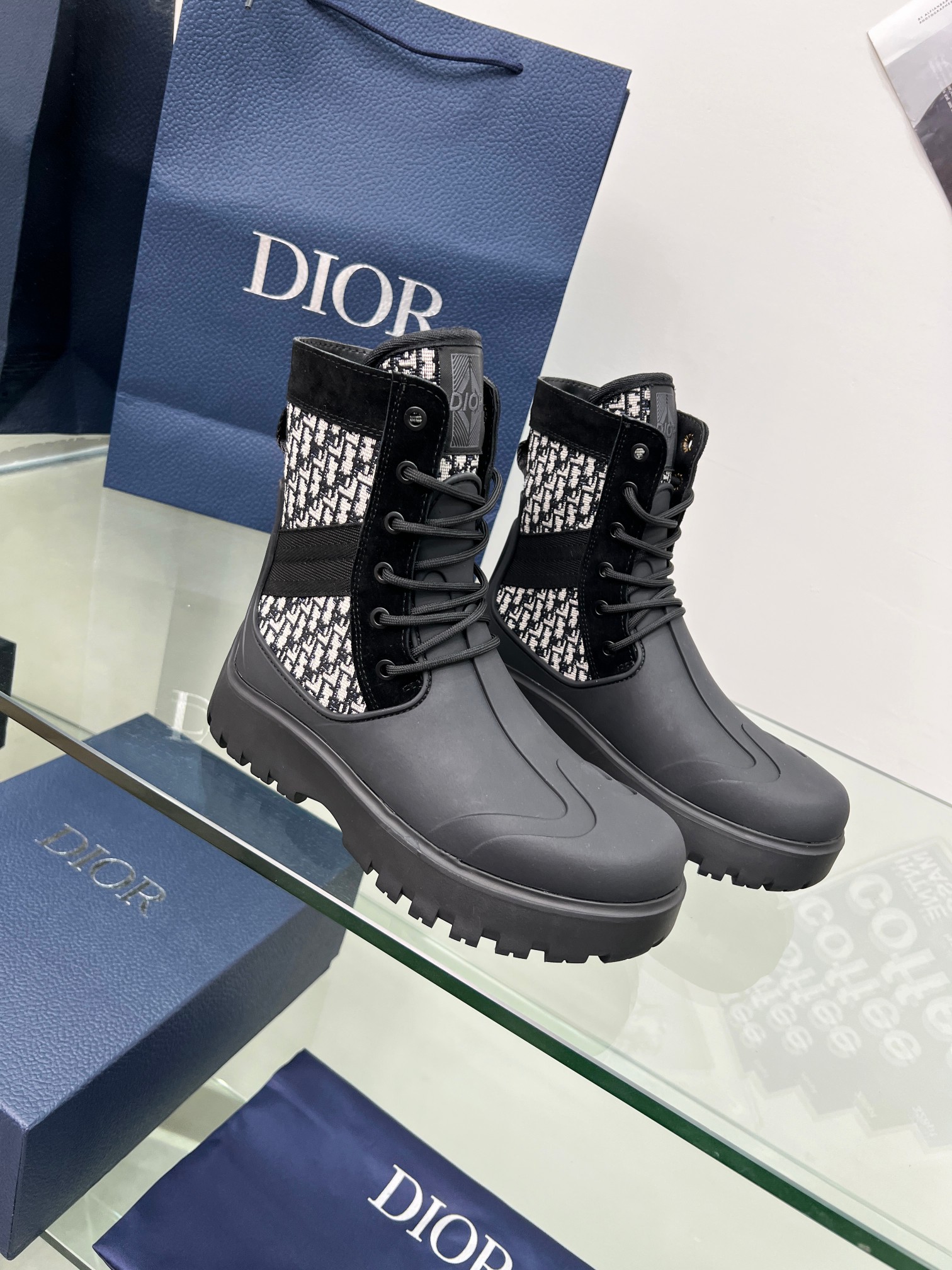 D*or boots 2023082405