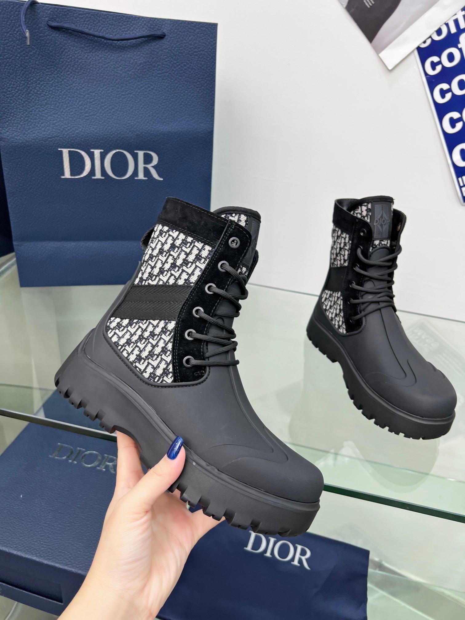 D*or boots 2023082405
