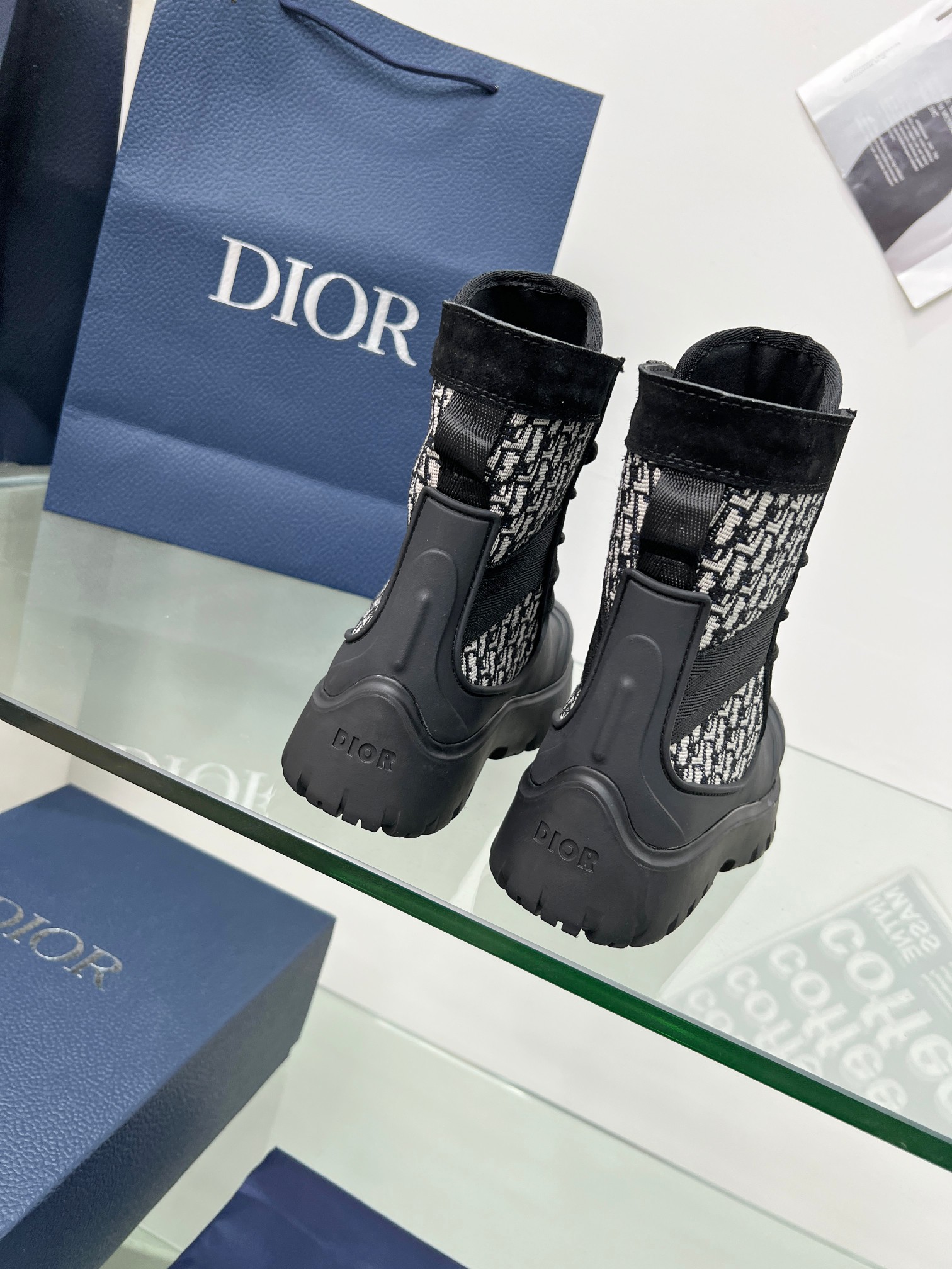 D*or boots 2023082405