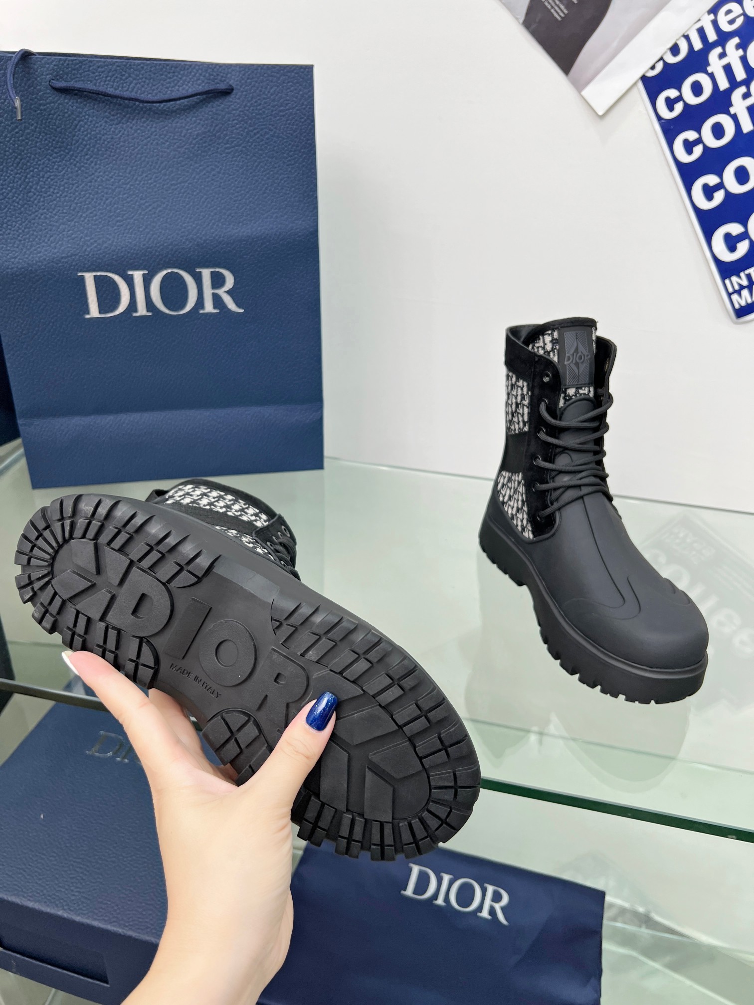 D*or boots 2023082405
