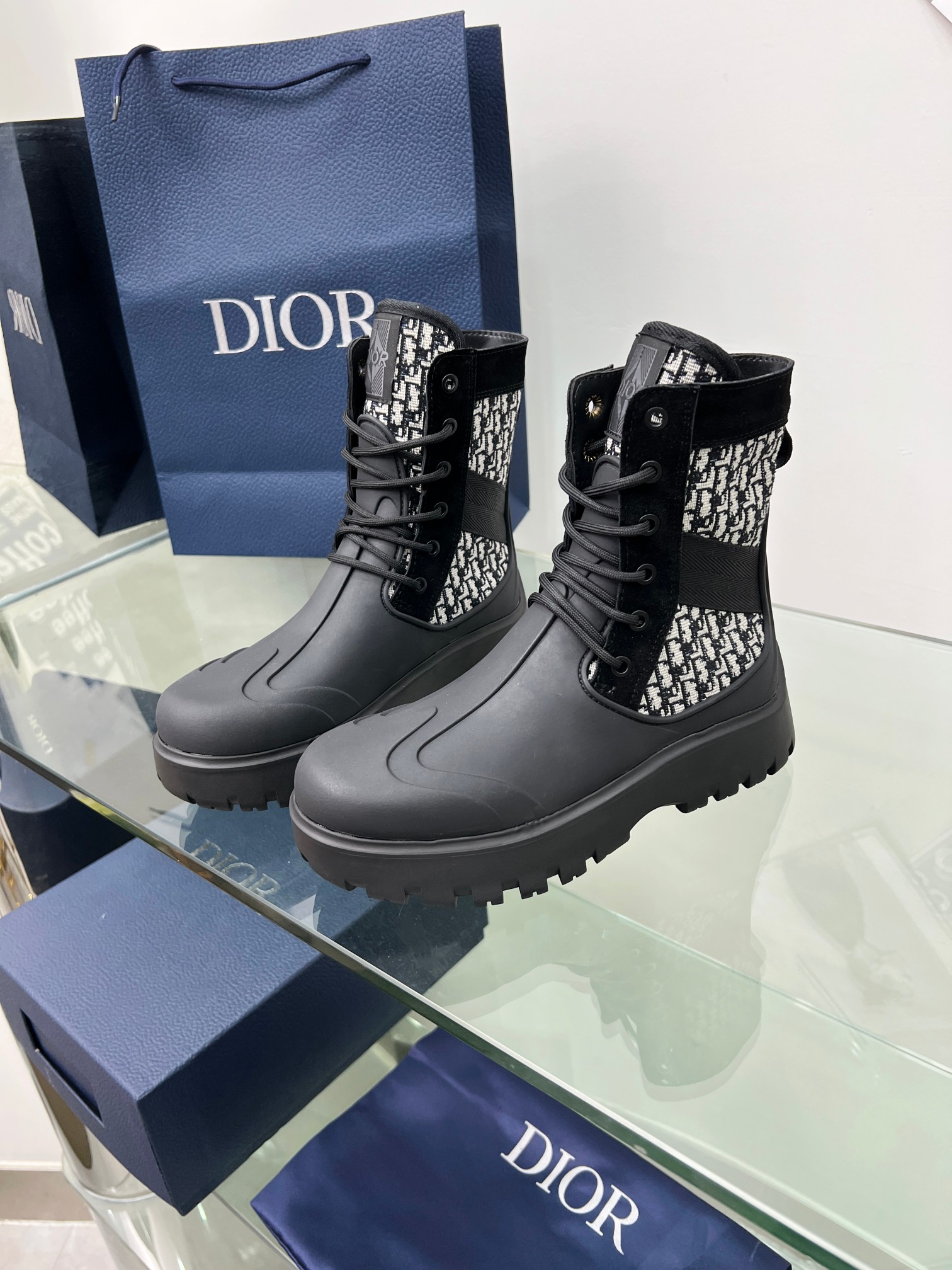 D*or boots 2023082405