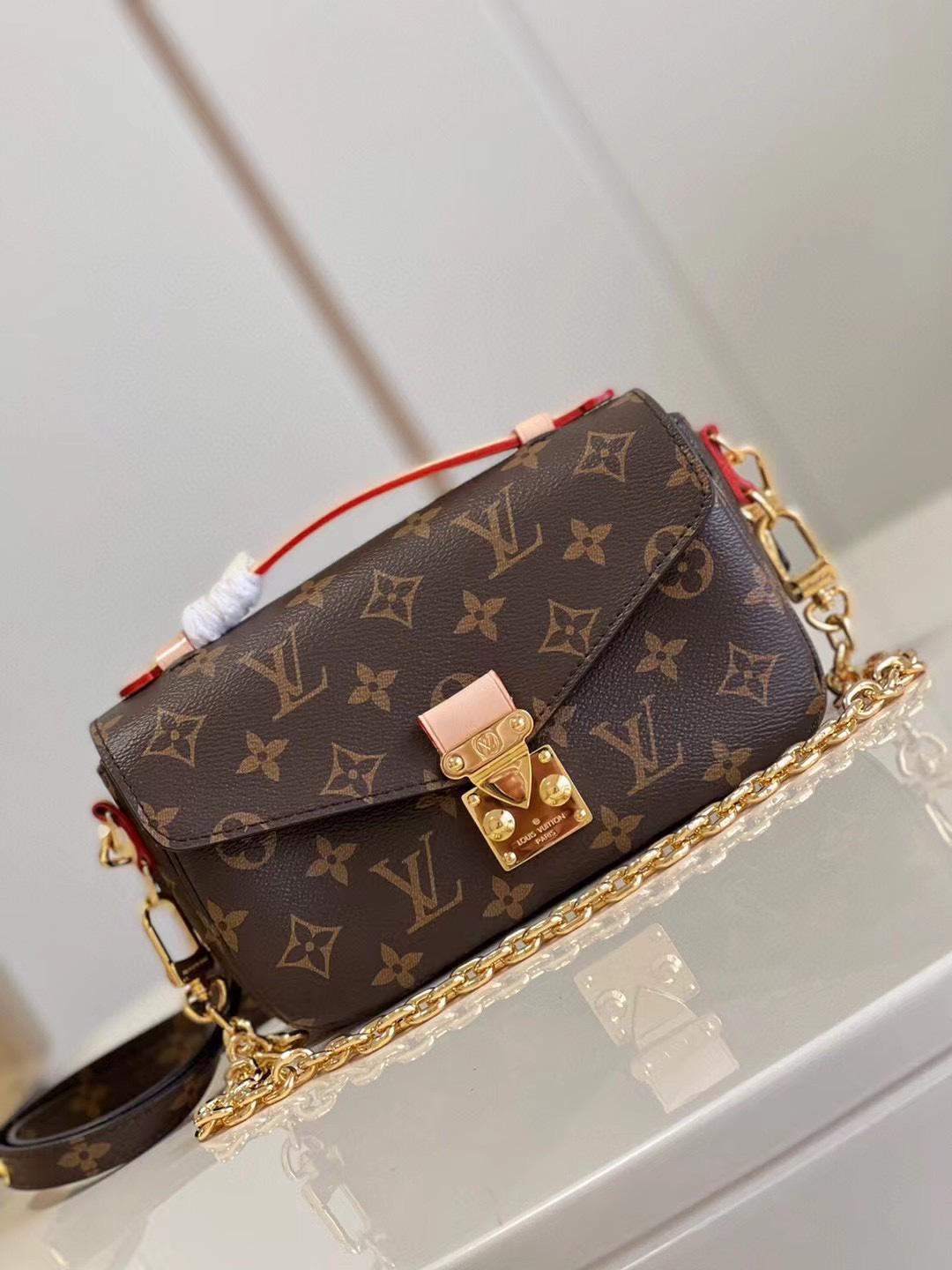 1V Pochette Métis East West Monogram 21.5x6x13.5cm