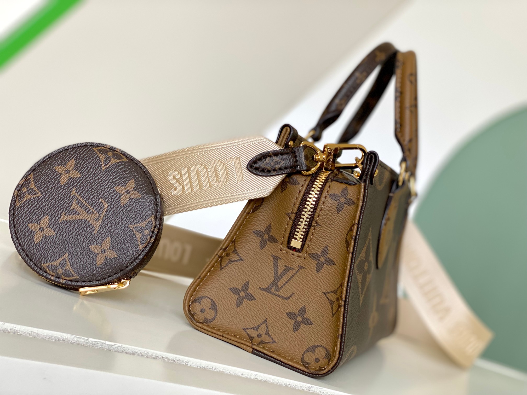 1V Giant Monogram bag 25*13*10CM 202309205