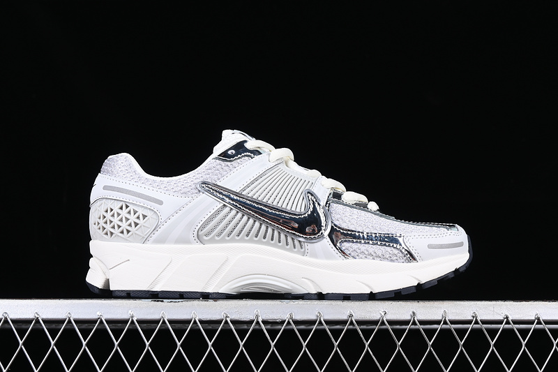 Nike Zoom Vomero 5 Photon Dust Metallic Silver FD0884-025