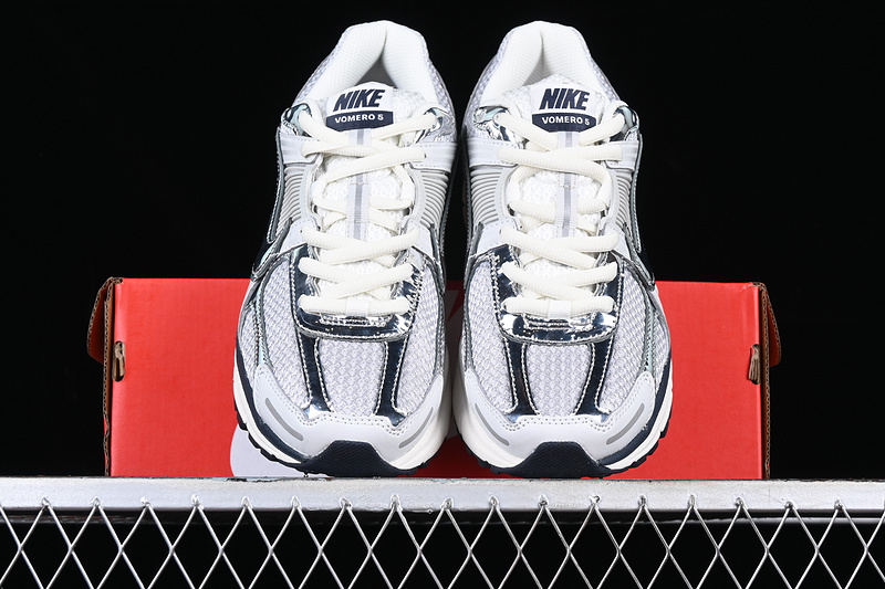 Nike Zoom Vomero 5 Photon Dust Metallic Silver FD0884-025