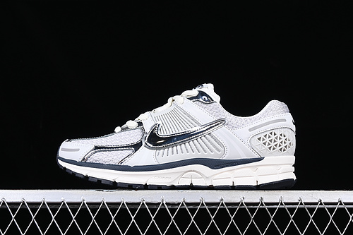 Nike Zoom Vomero 5 Photon Dust Metallic Silver FD0884-025