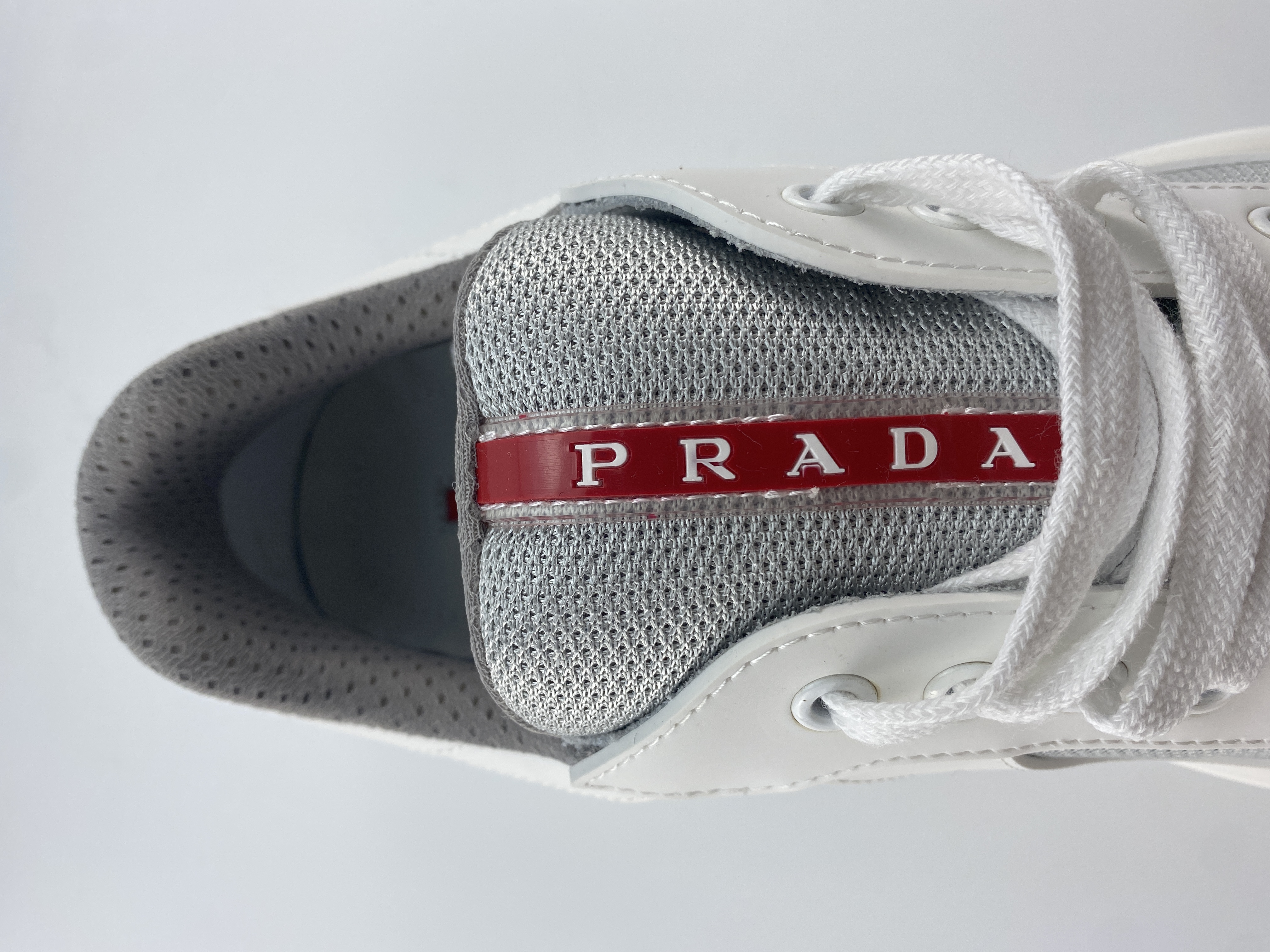Pra0a sneaker 2023090602