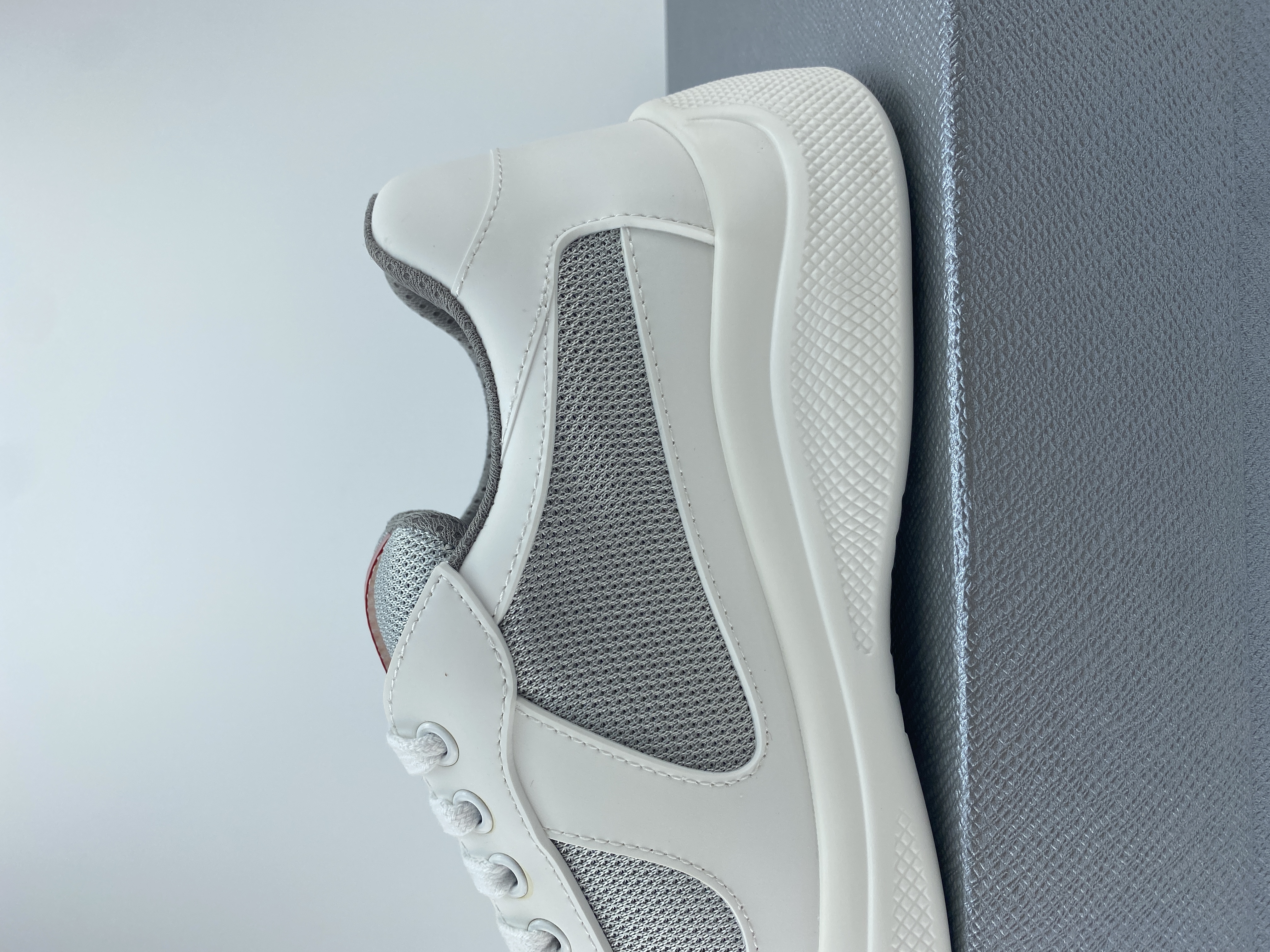 Pra0a sneaker 2023090602