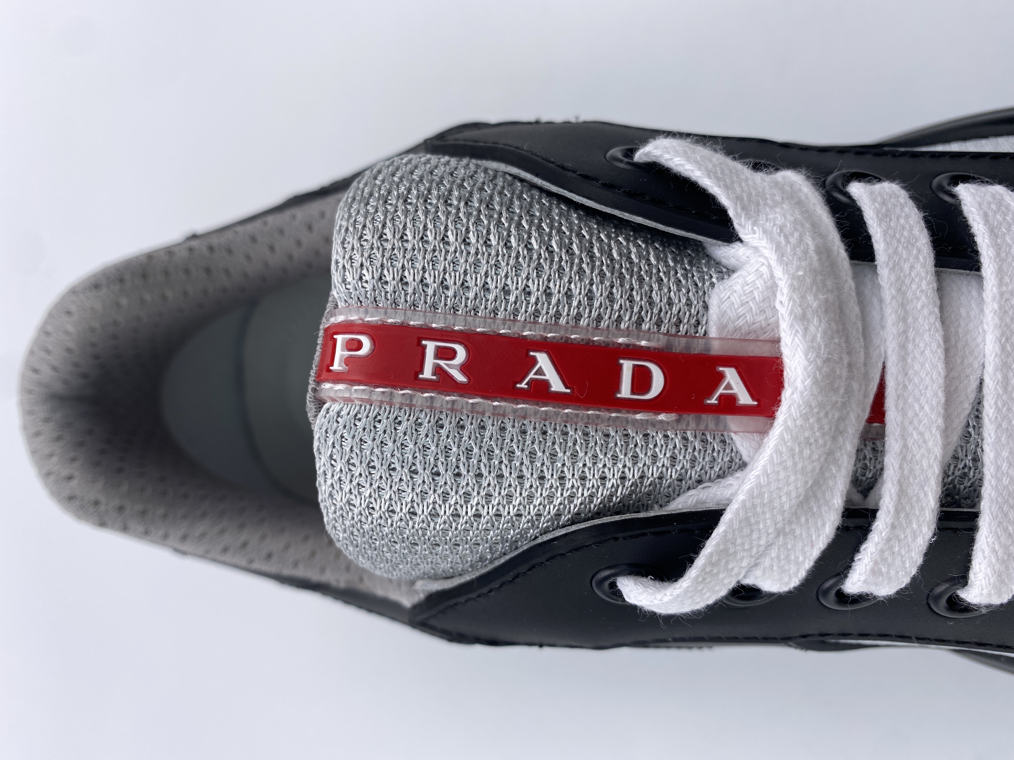 Pra0a sneaker 2023090603