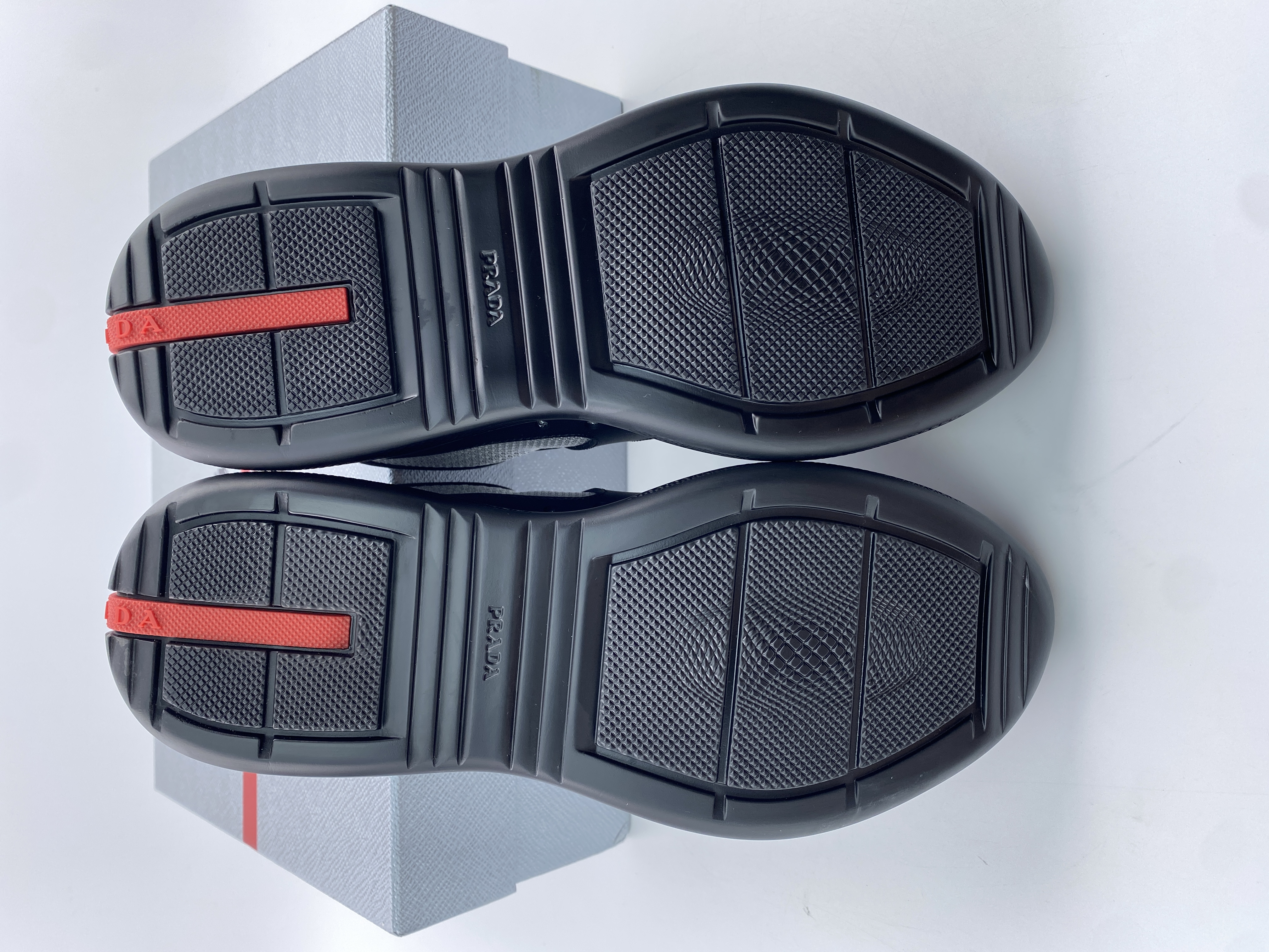 Pra0a sneaker 2023090603