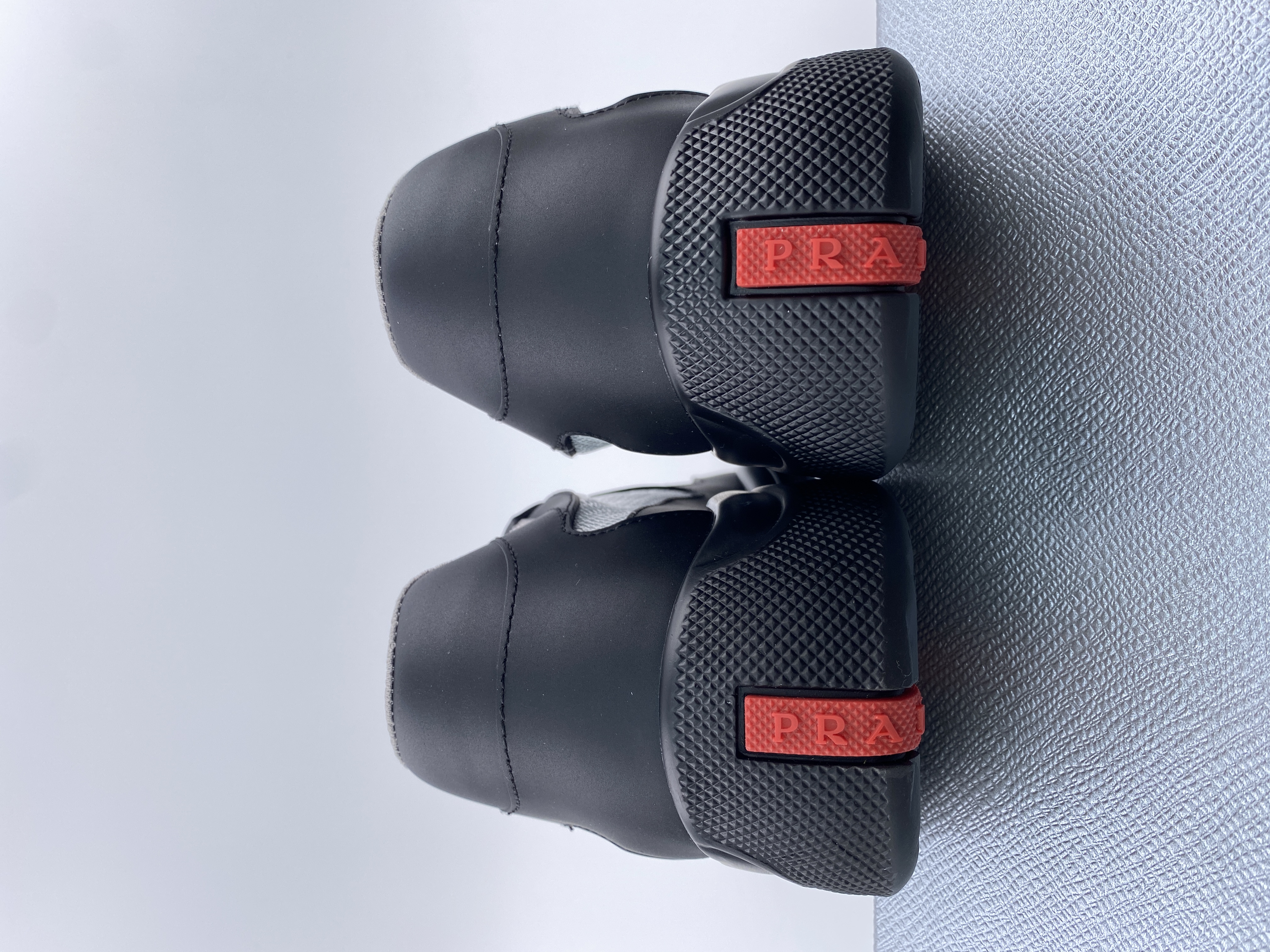 Pra0a sneaker 2023090603