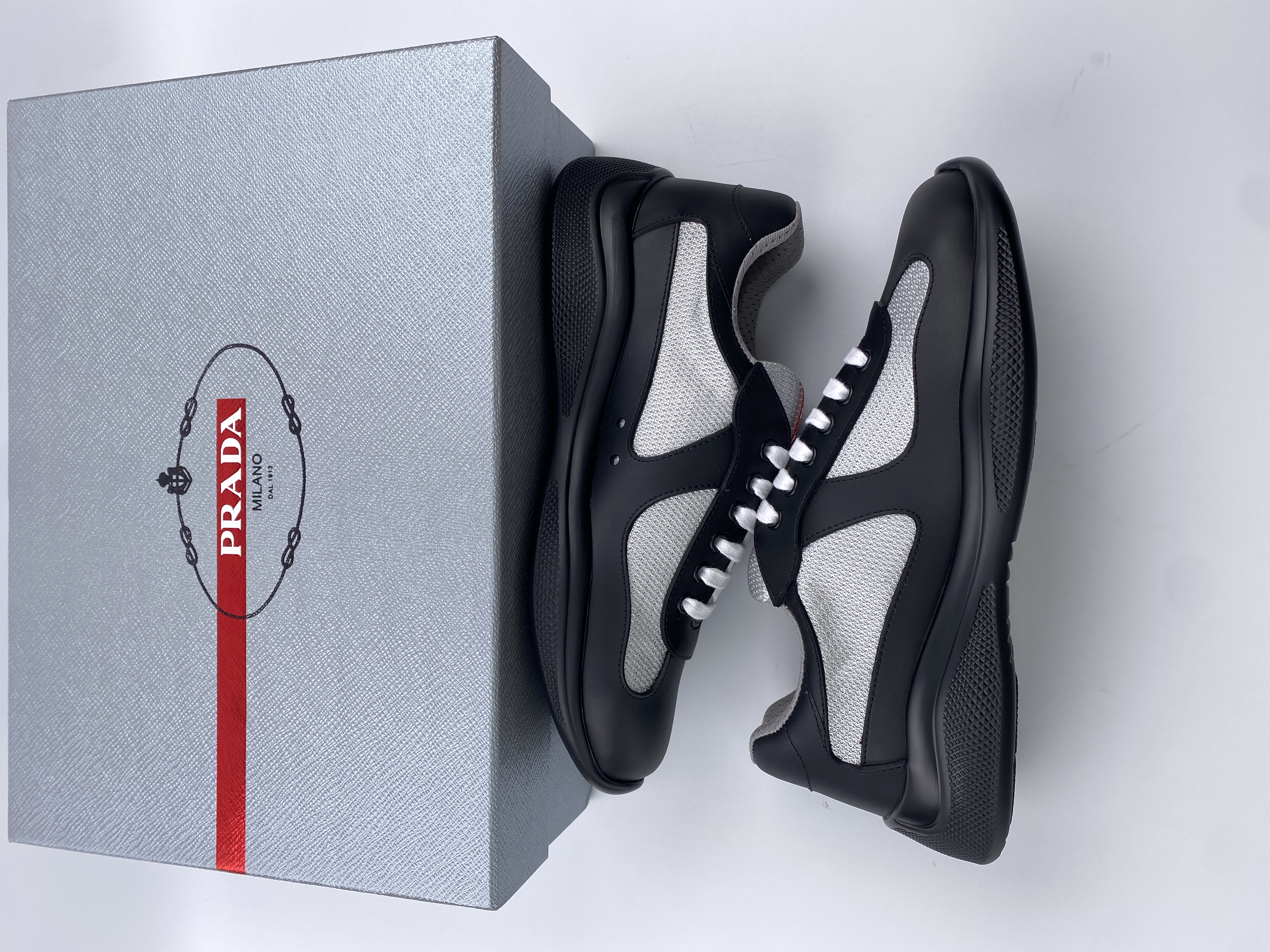 Pra0a sneaker 2023090603