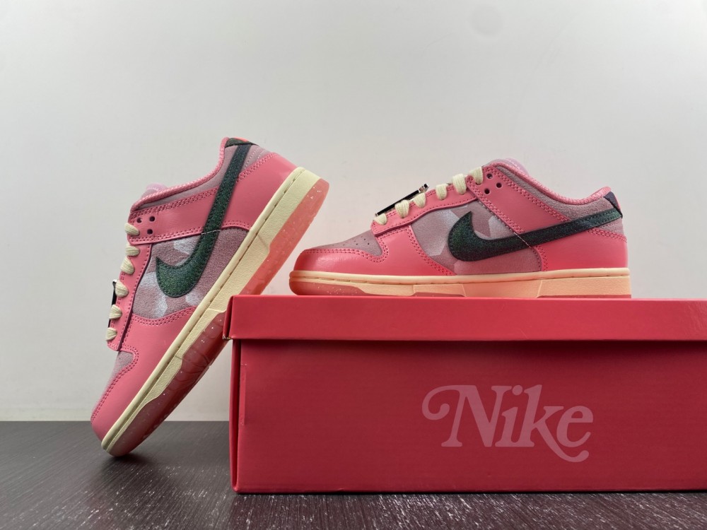 Nike Wmns Dunk Low LX Barbie FN8927-621