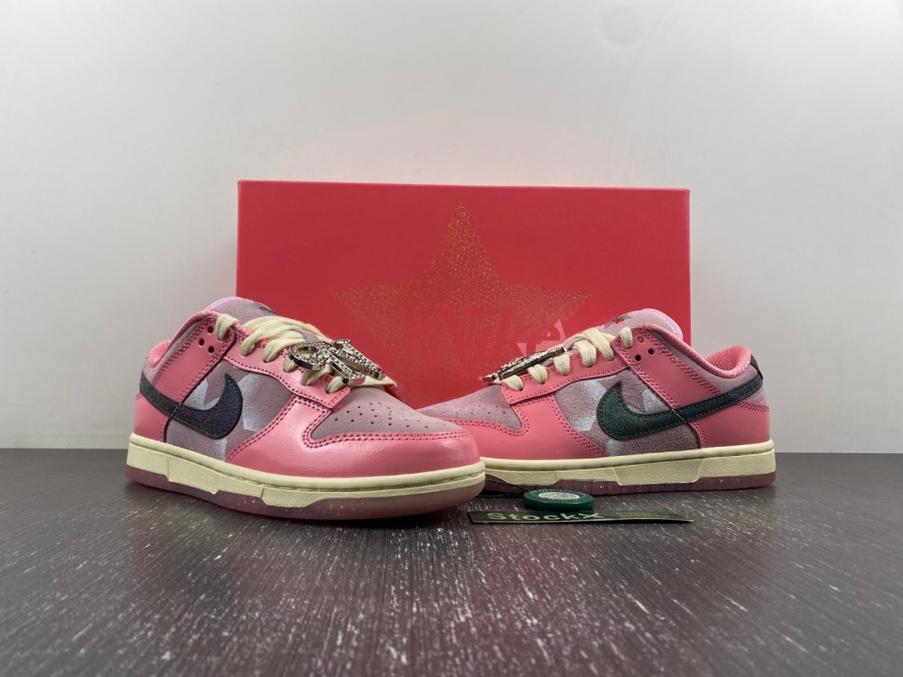 Nike Wmns Dunk Low LX Barbie FN8927-621