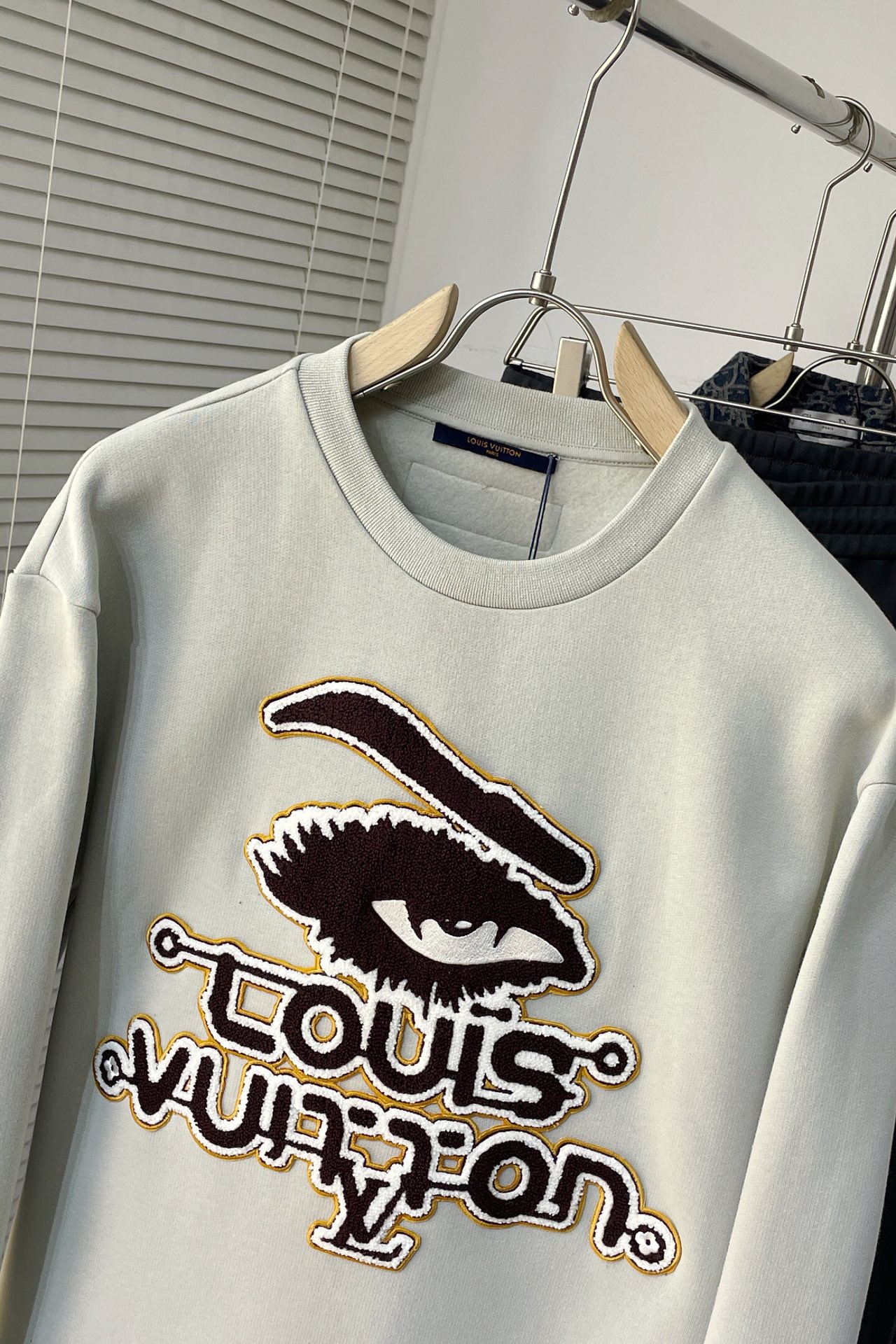 LV sweater 2023091401