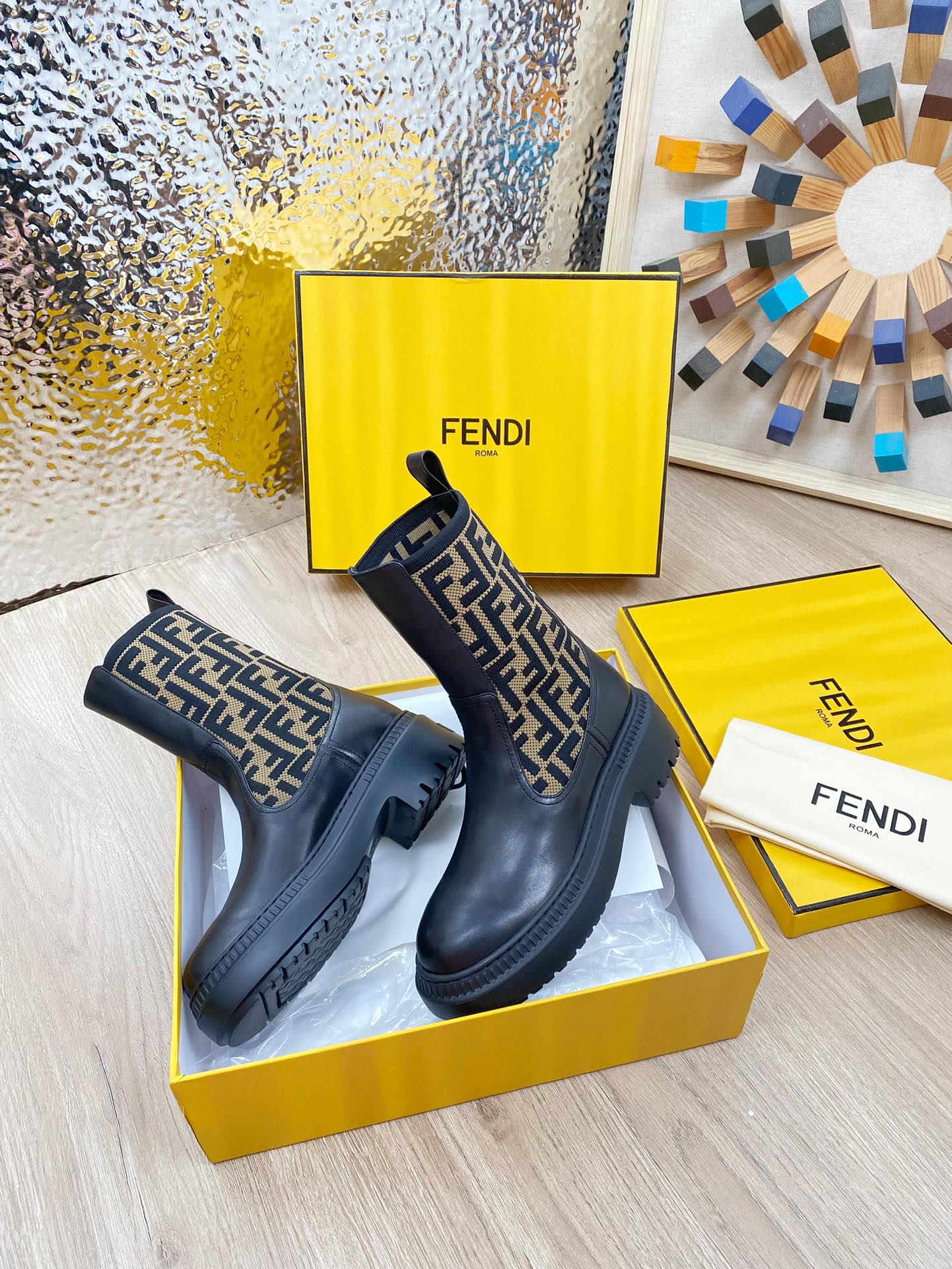 F**di boots 2023091402