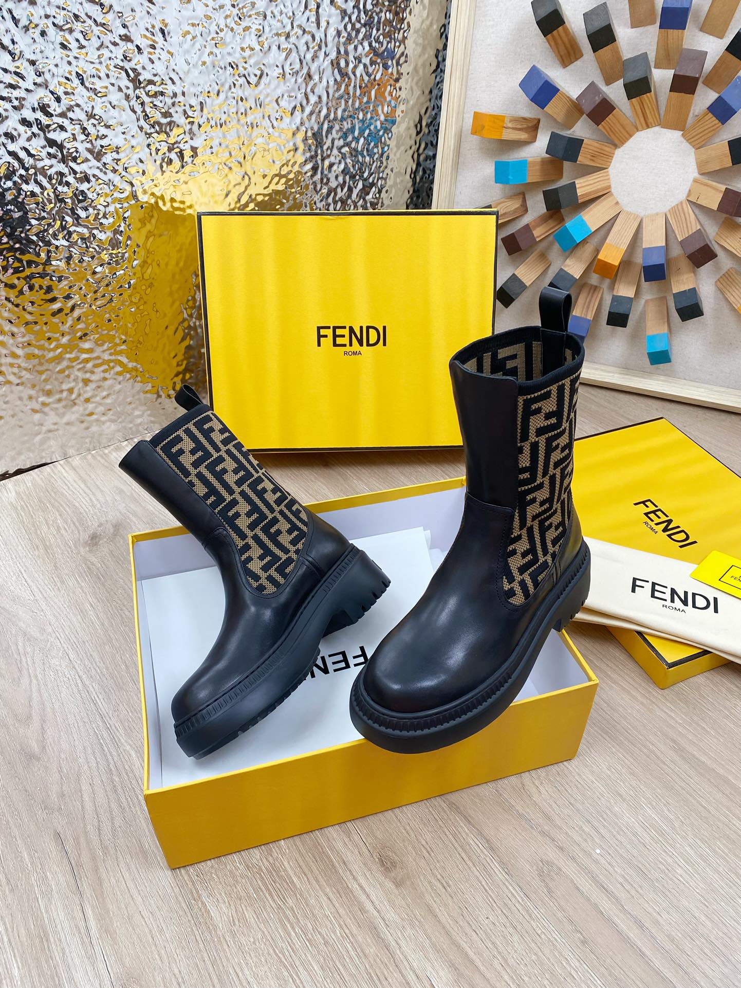 F**di boots 2023091402