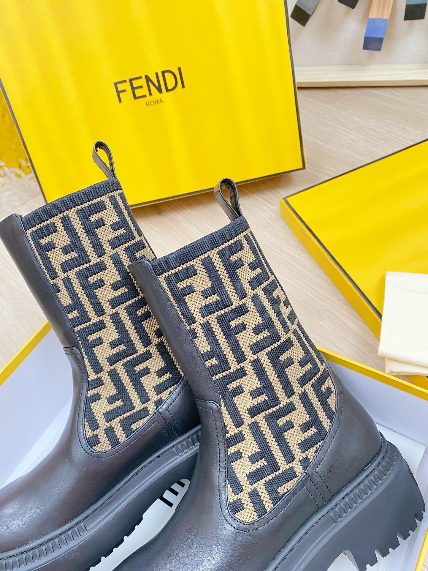 F**di boots 2023091402