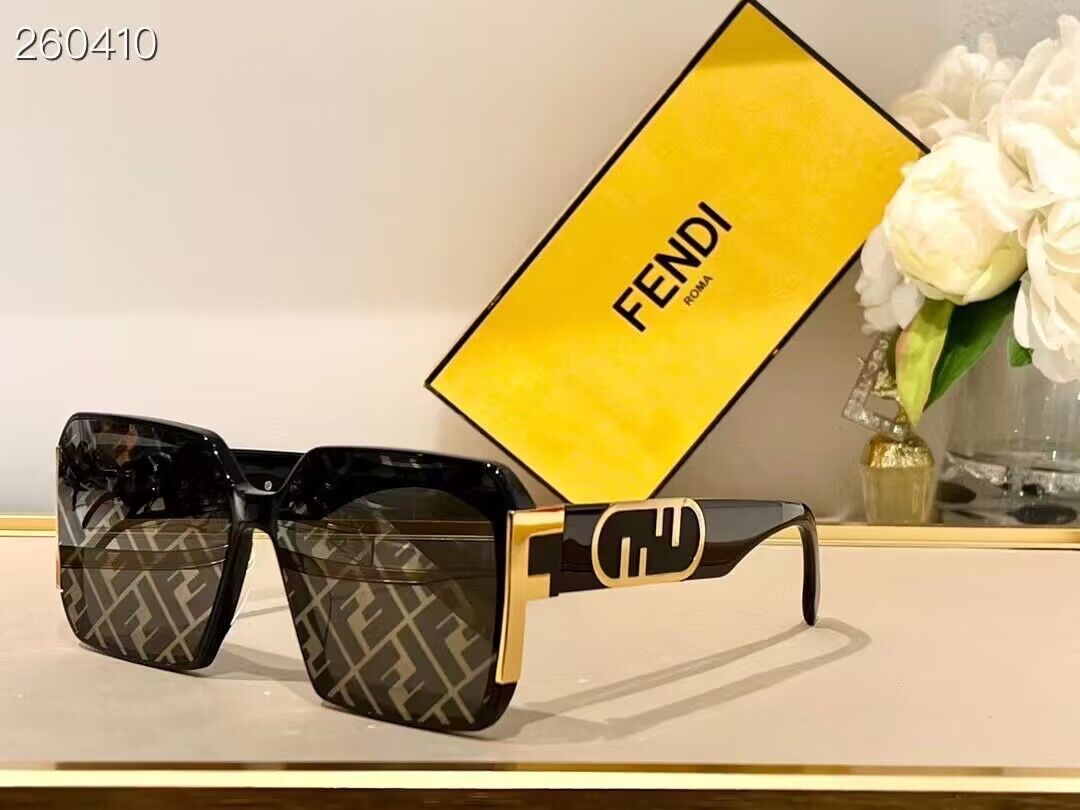 F**di glasses 2023091801