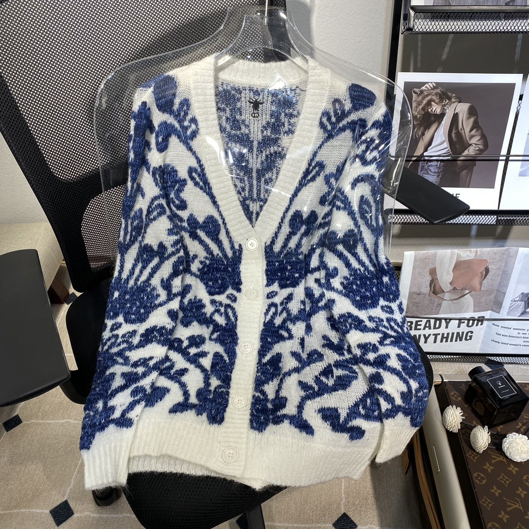 D*or sweater 2023091901