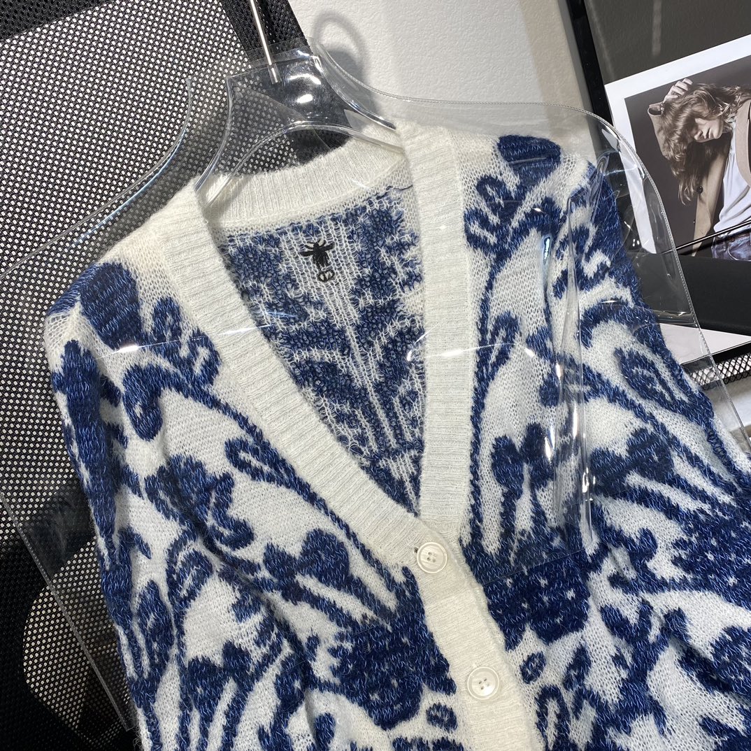 D*or sweater 2023091901