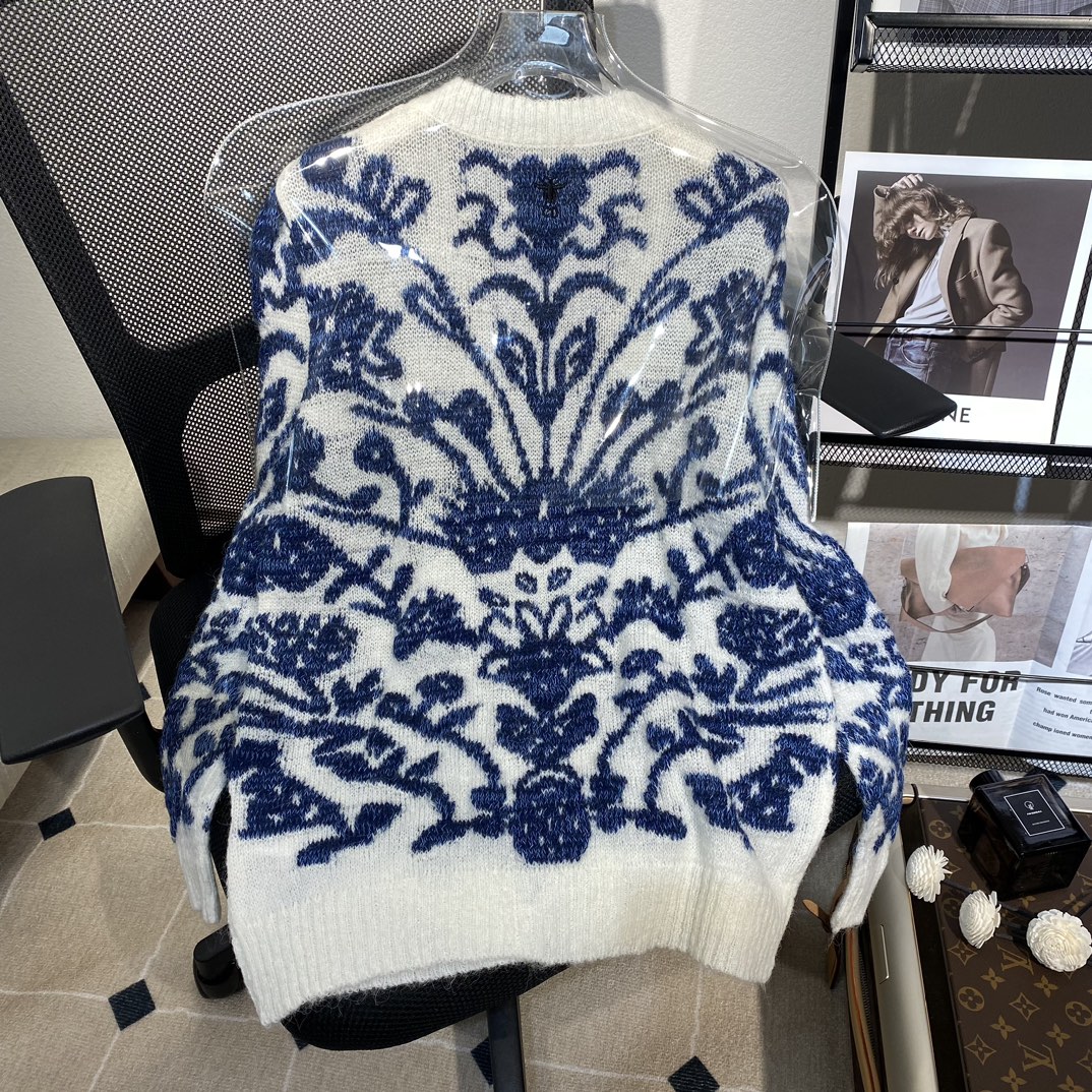 D*or sweater 2023091901