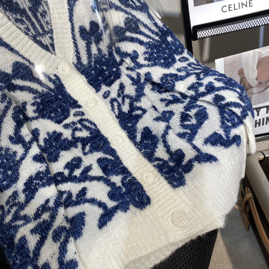 D*or sweater 2023091901