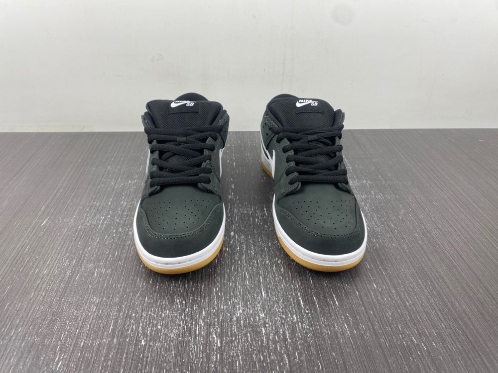 Nike Dunk Low SB Black Gum CD2563-006