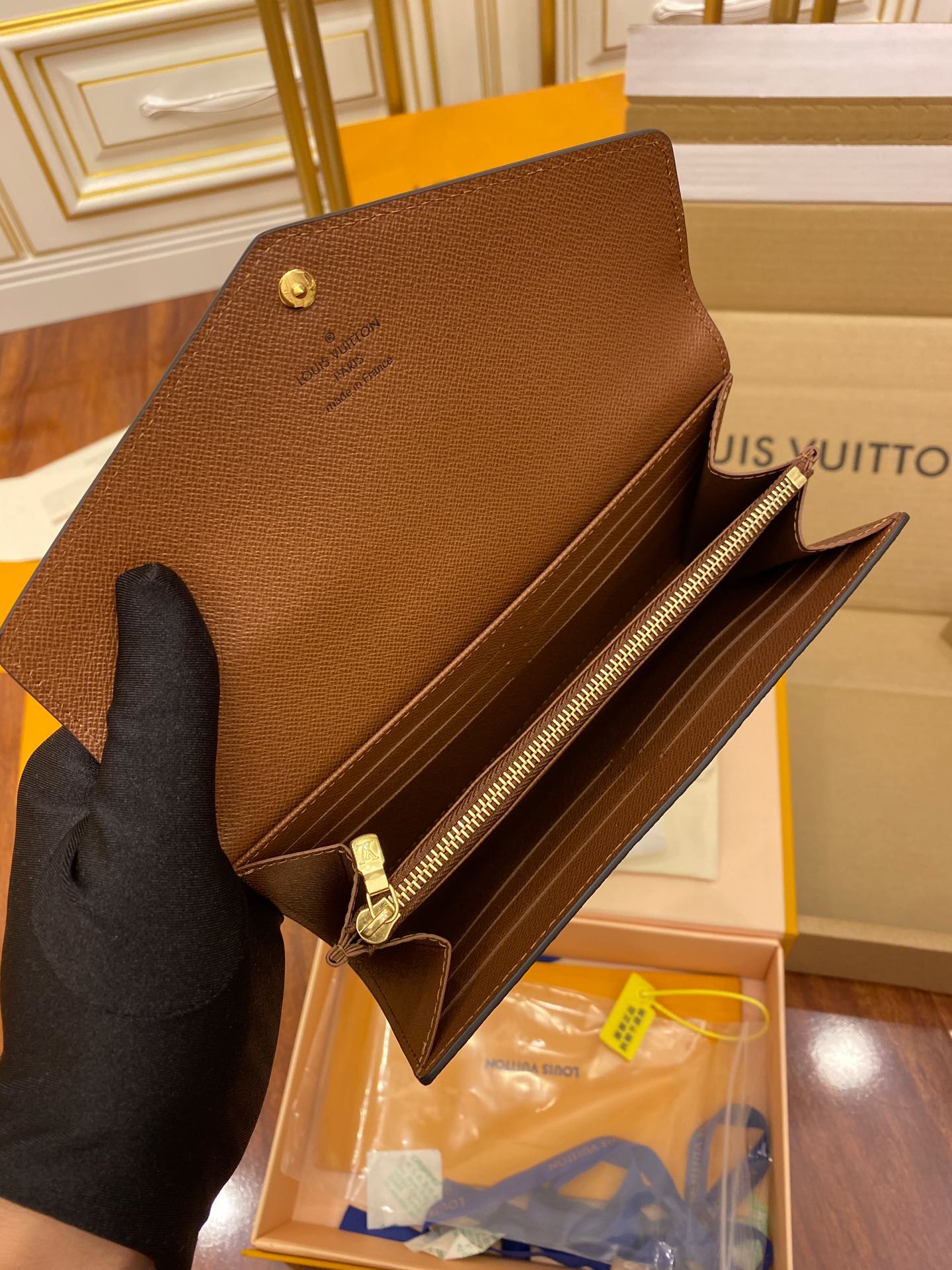 LV wallet 19CM 2023100502