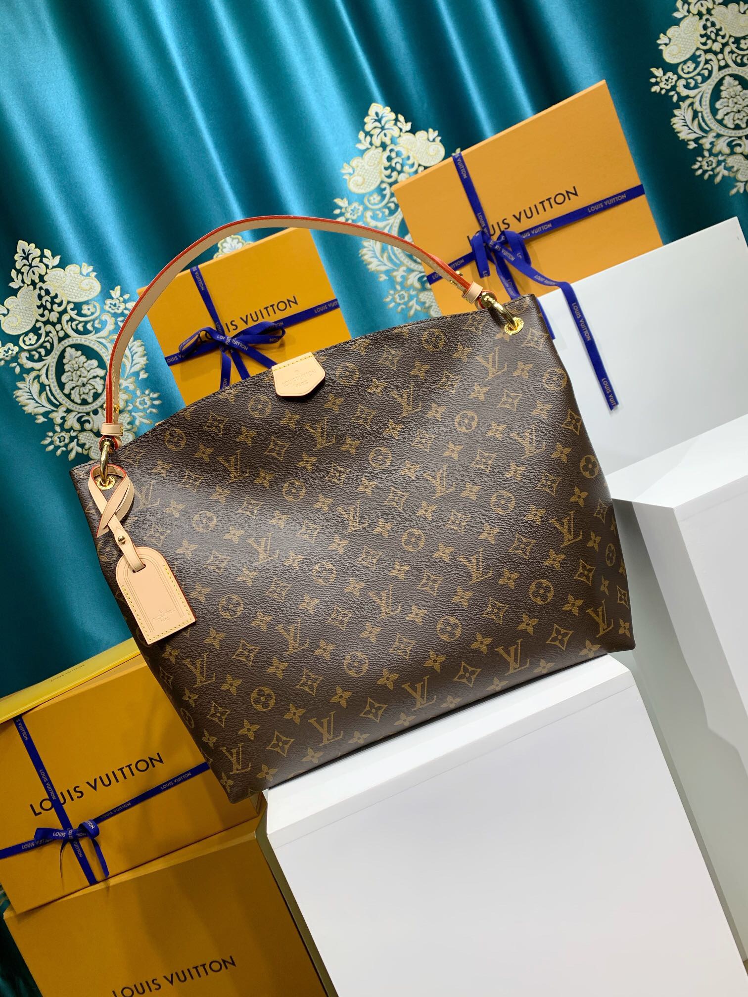lv l**is V*t*n m43703 mm graceful 41x30x11cm 2023100503
