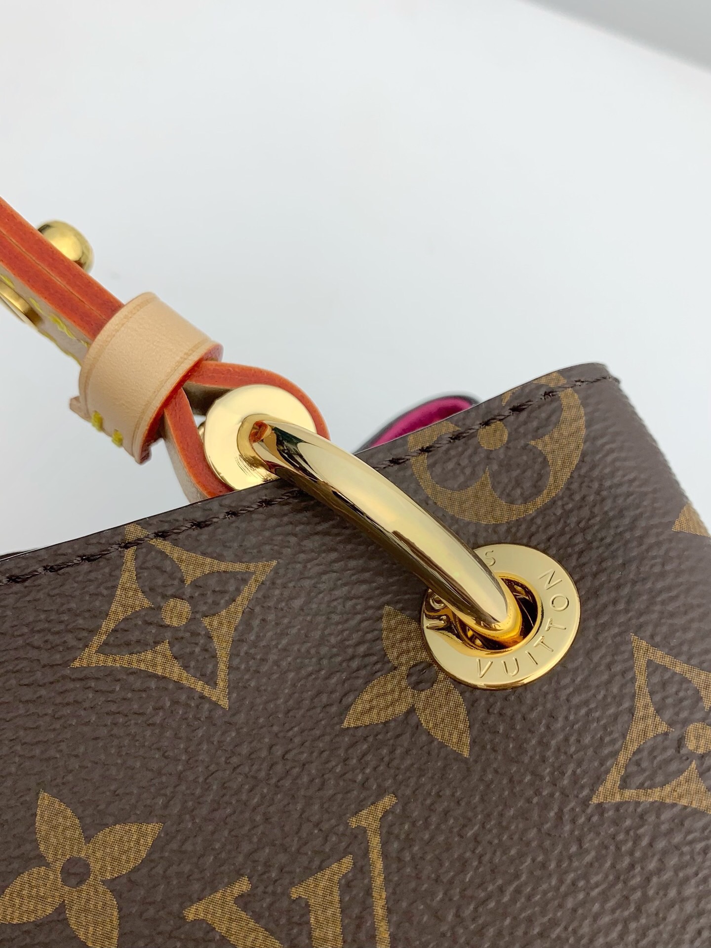 lv l**is V*t*n m43703 mm graceful 41x30x11cm 2023100503